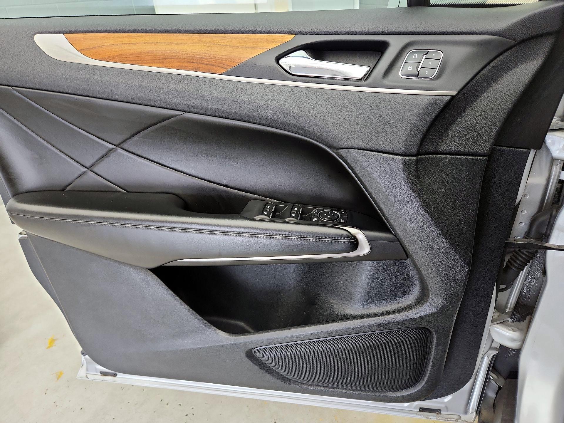 Thumbnail: 2017 Lincoln MKC - 12