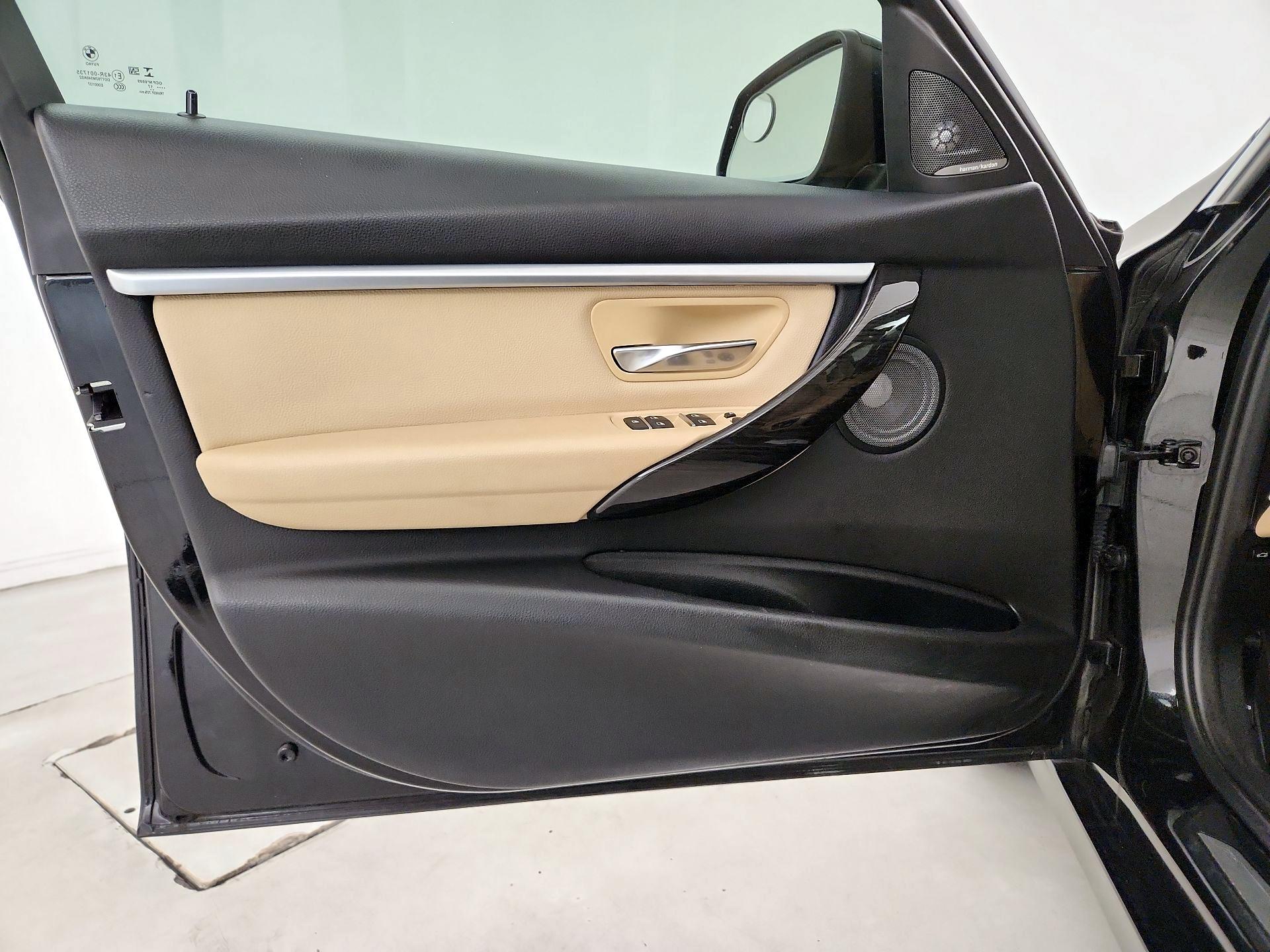 Thumbnail: 2017 BMW 3 Series - 10