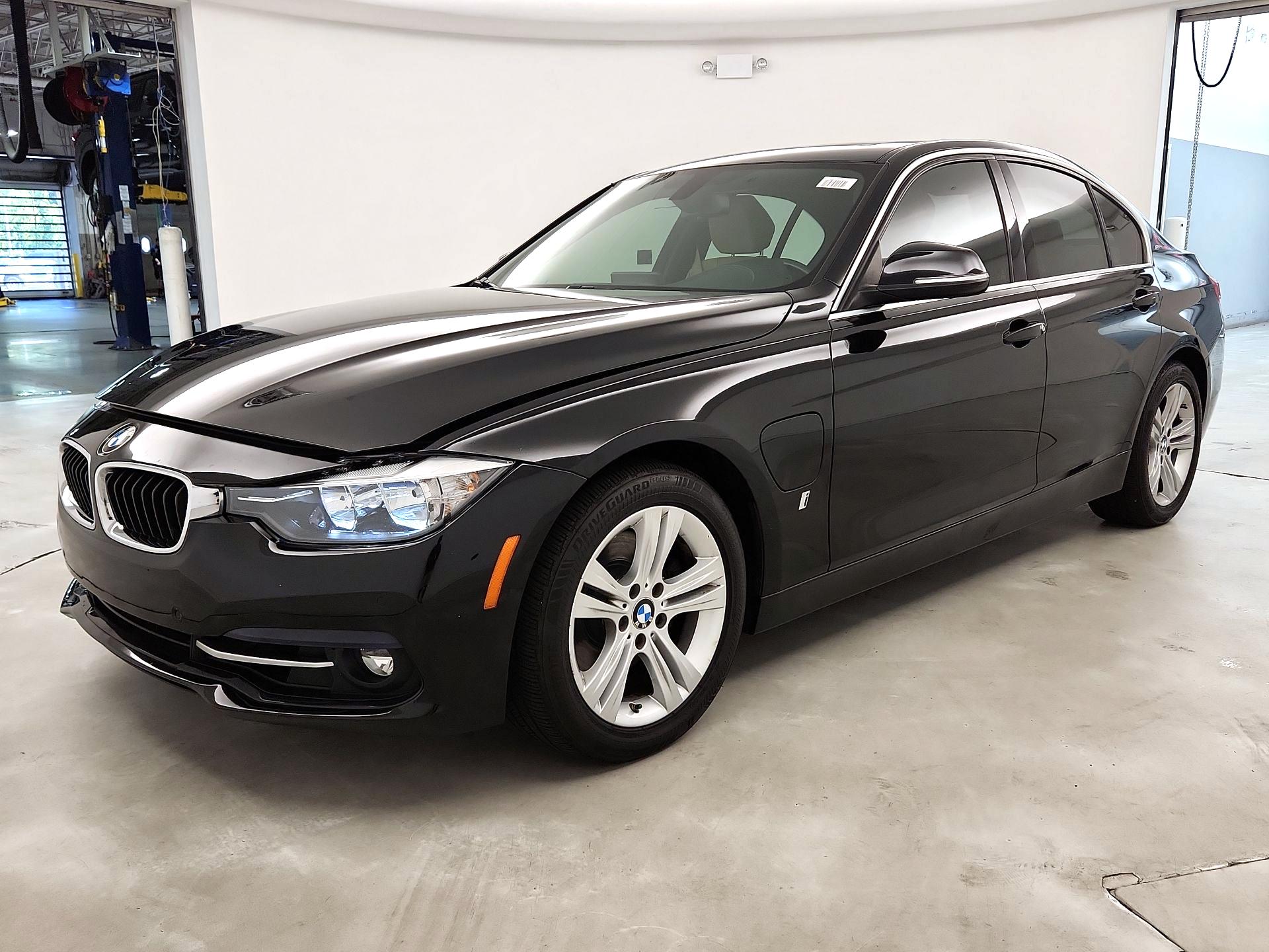 Thumbnail: 2017 BMW 3 Series - 3