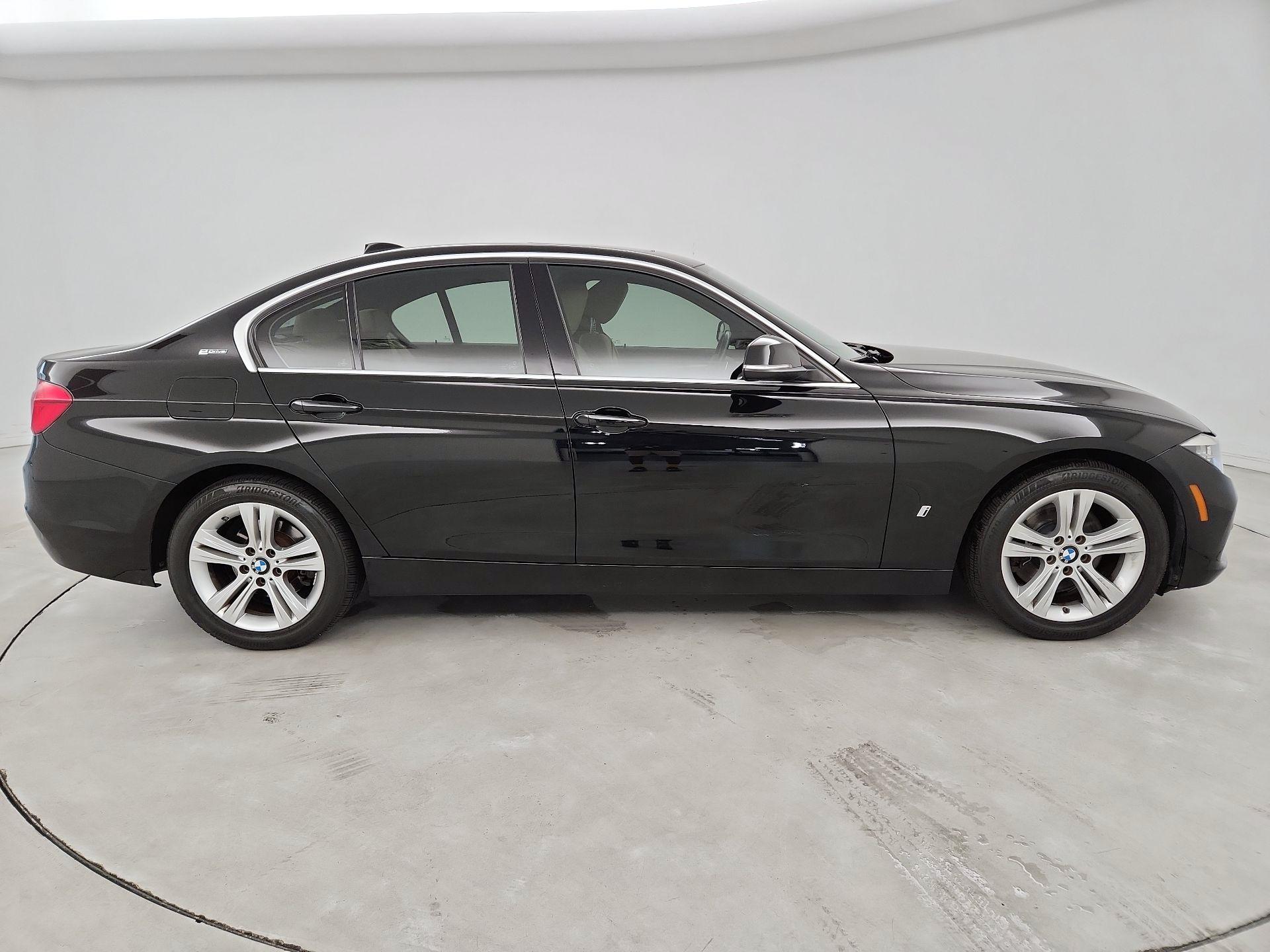 Thumbnail: 2017 BMW 3 Series - 4