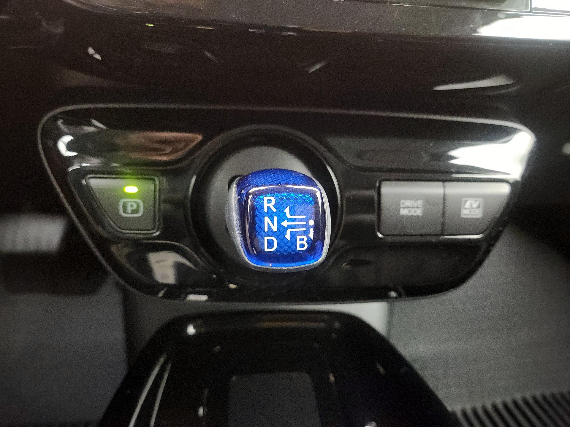 Thumbnail: 2022 Toyota Prius - 17