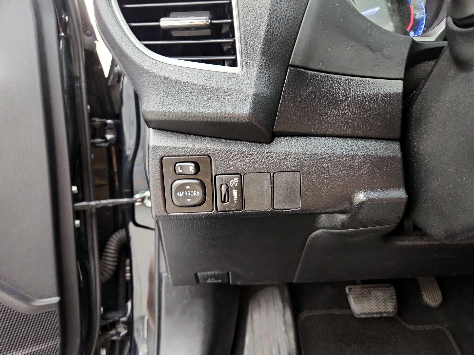 Thumbnail: 2014 Toyota Corolla - 13