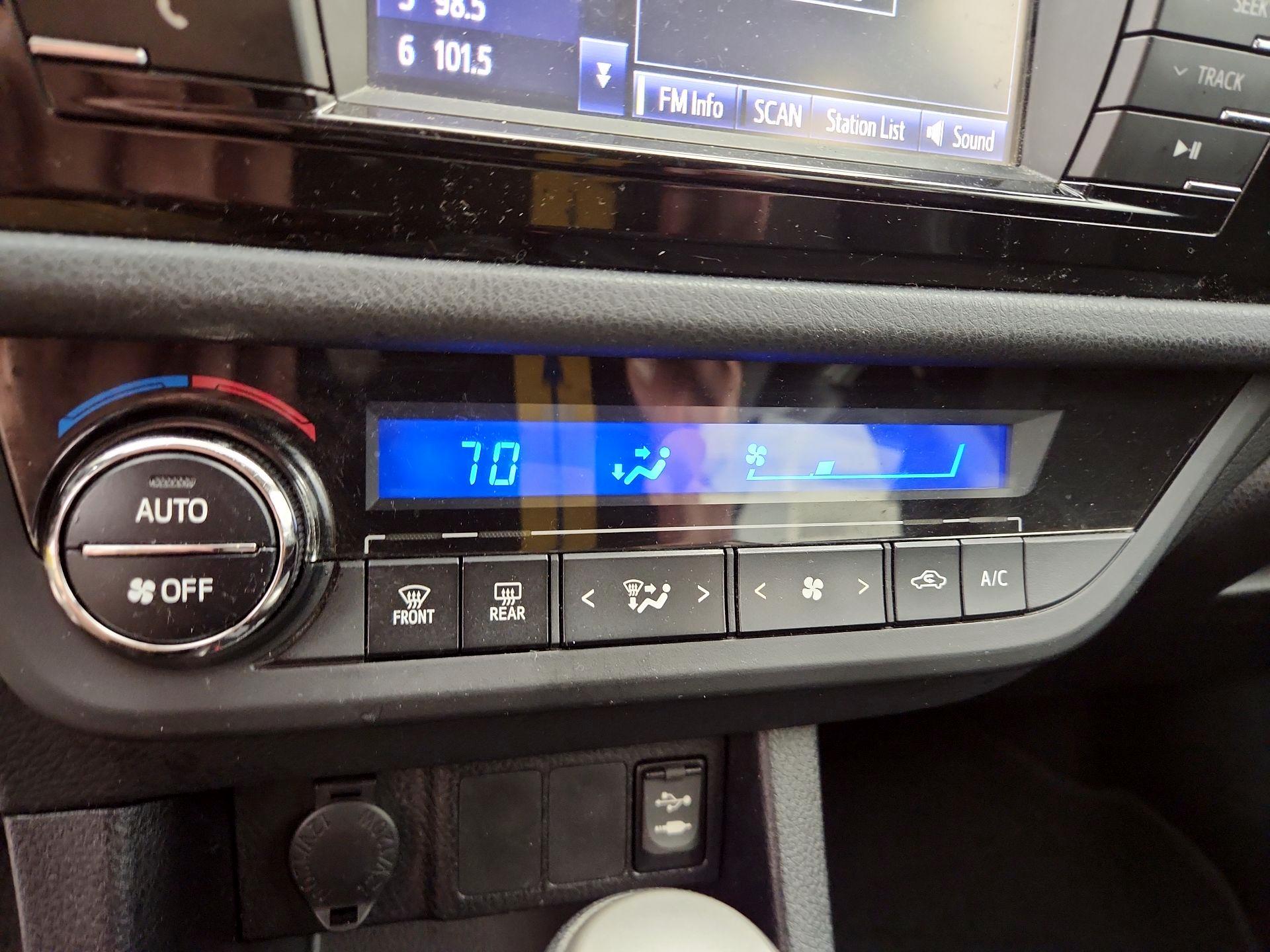 Thumbnail: 2014 Toyota Corolla - 16