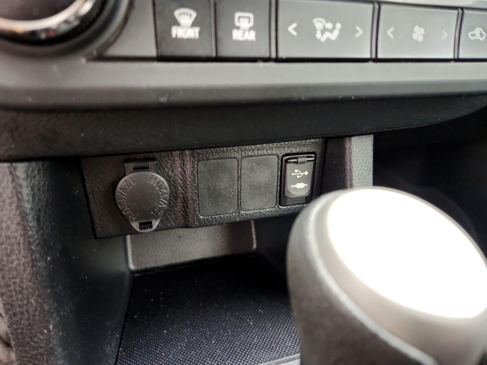 Thumbnail: 2014 Toyota Corolla - 18