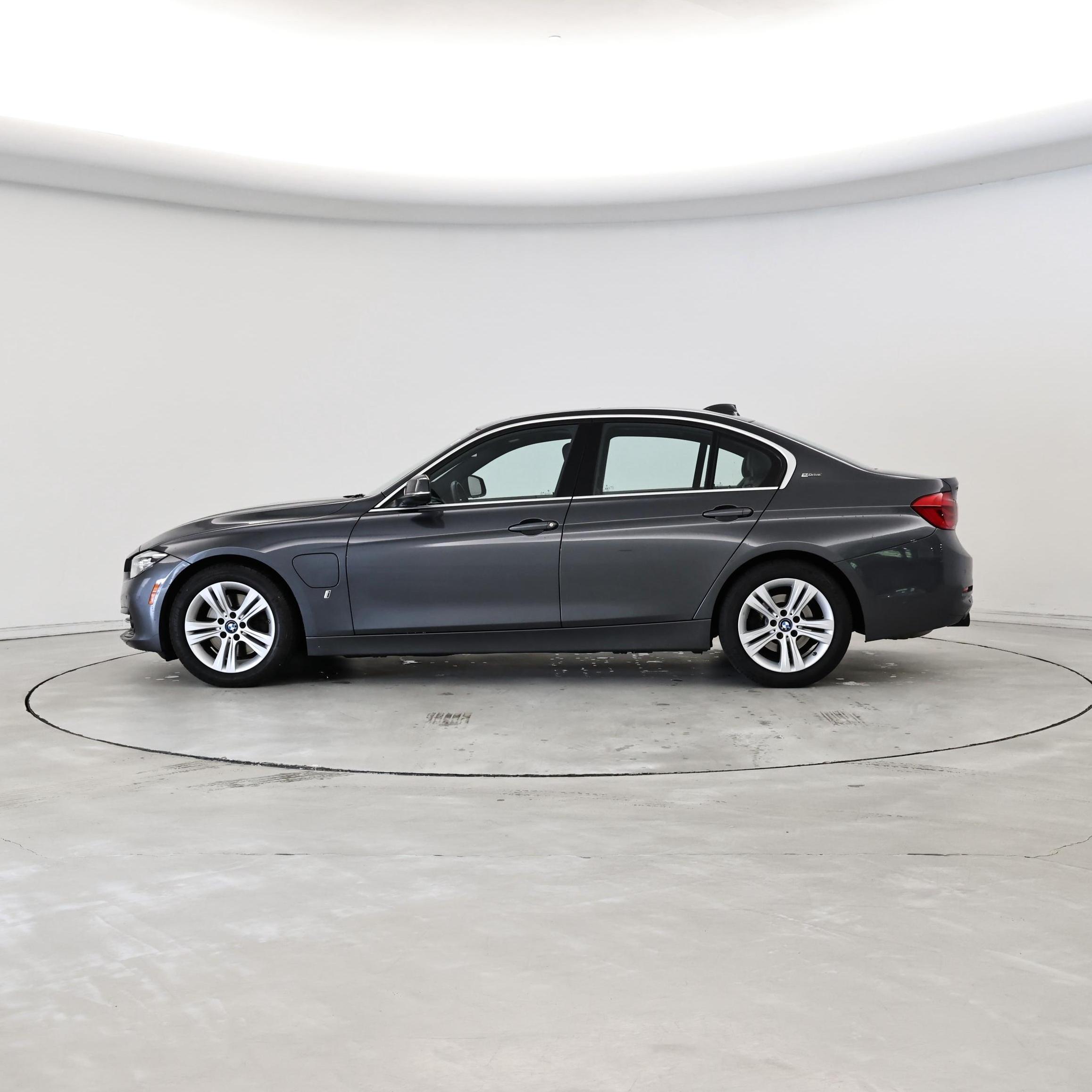 Thumbnail: 2017 BMW 3 Series - 3