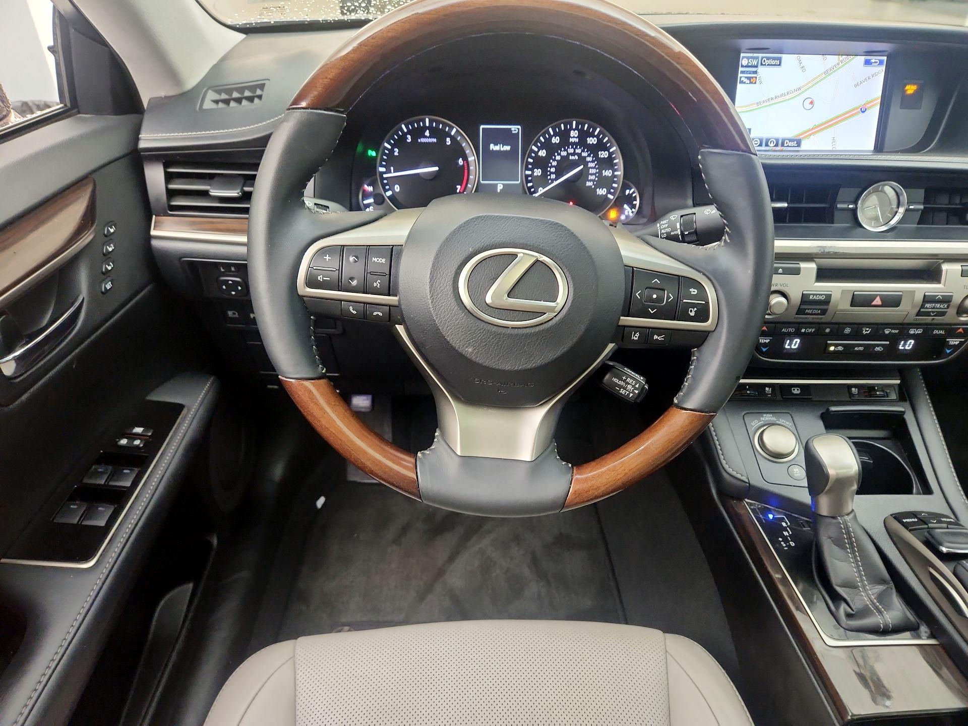 Thumbnail: 2016 Lexus ES - 10