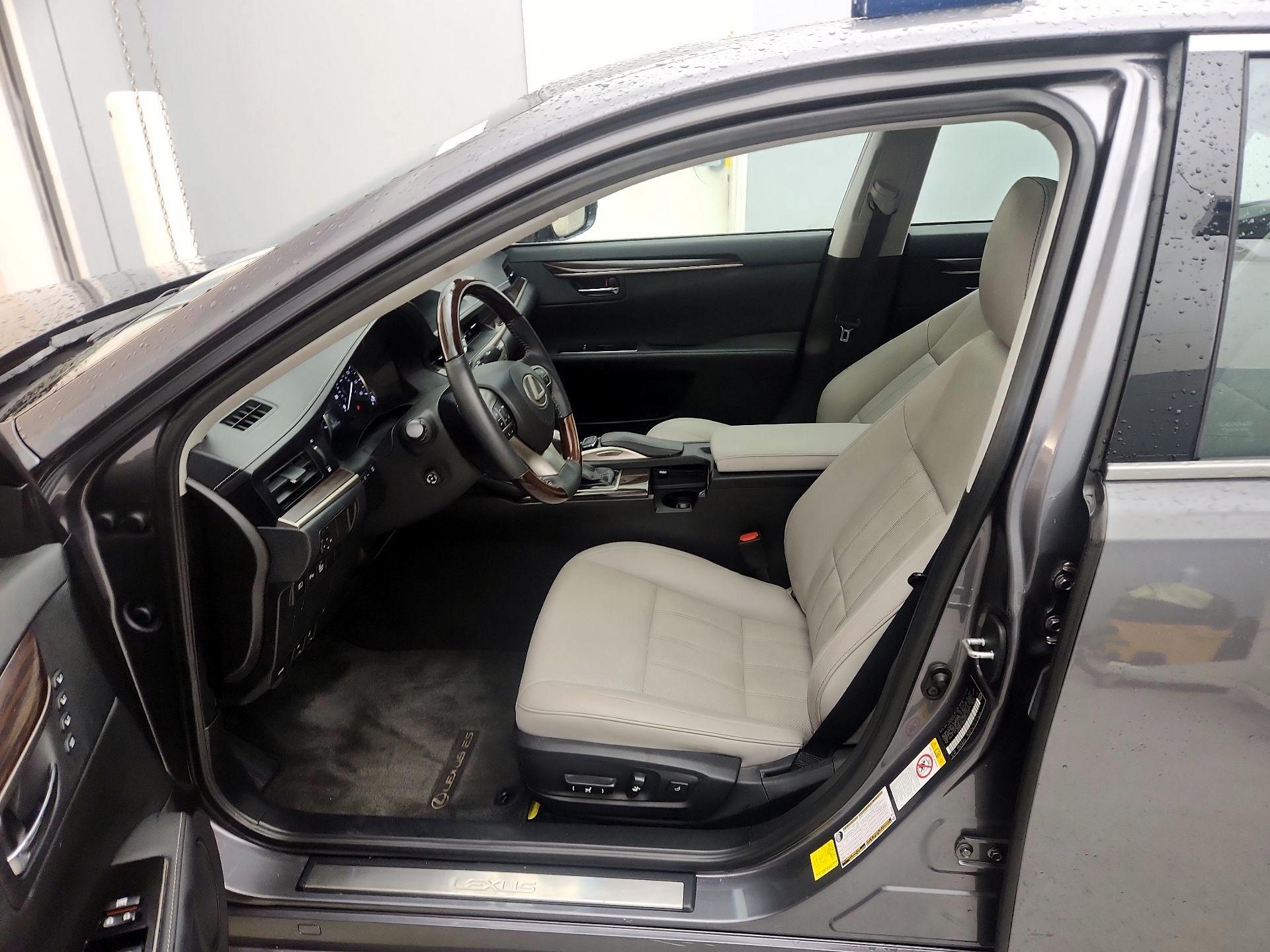 Thumbnail: 2016 Lexus ES - 11