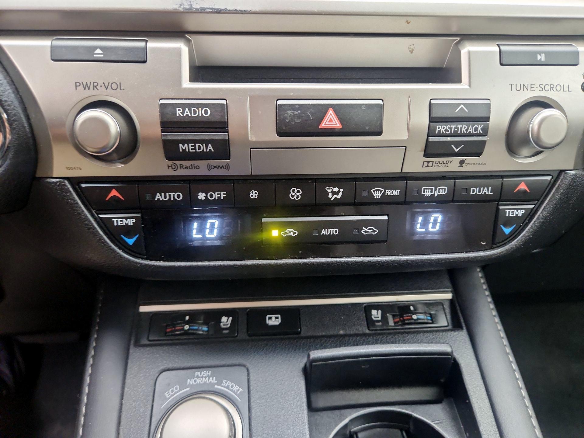 Thumbnail: 2016 Lexus ES - 17