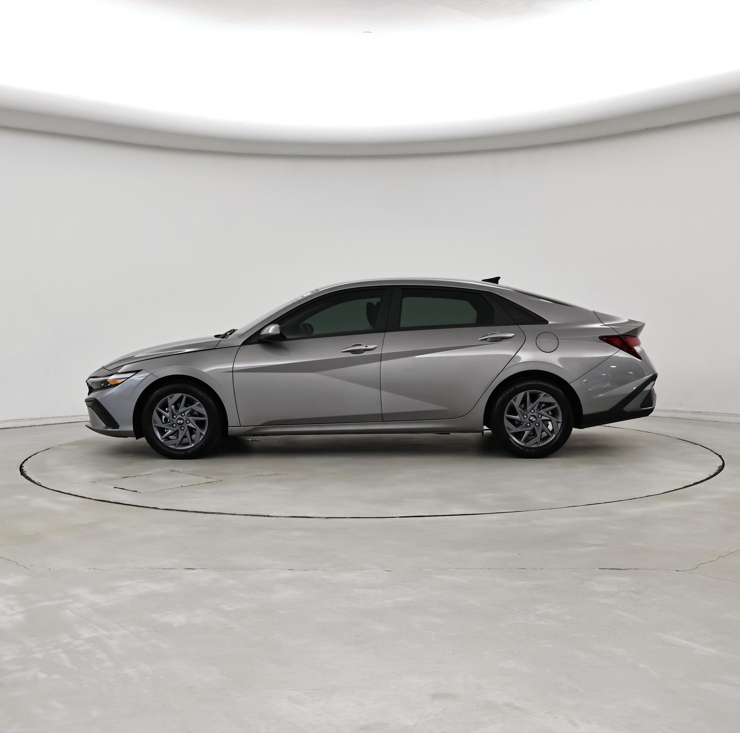 Thumbnail: 2024 Hyundai Elantra - 3