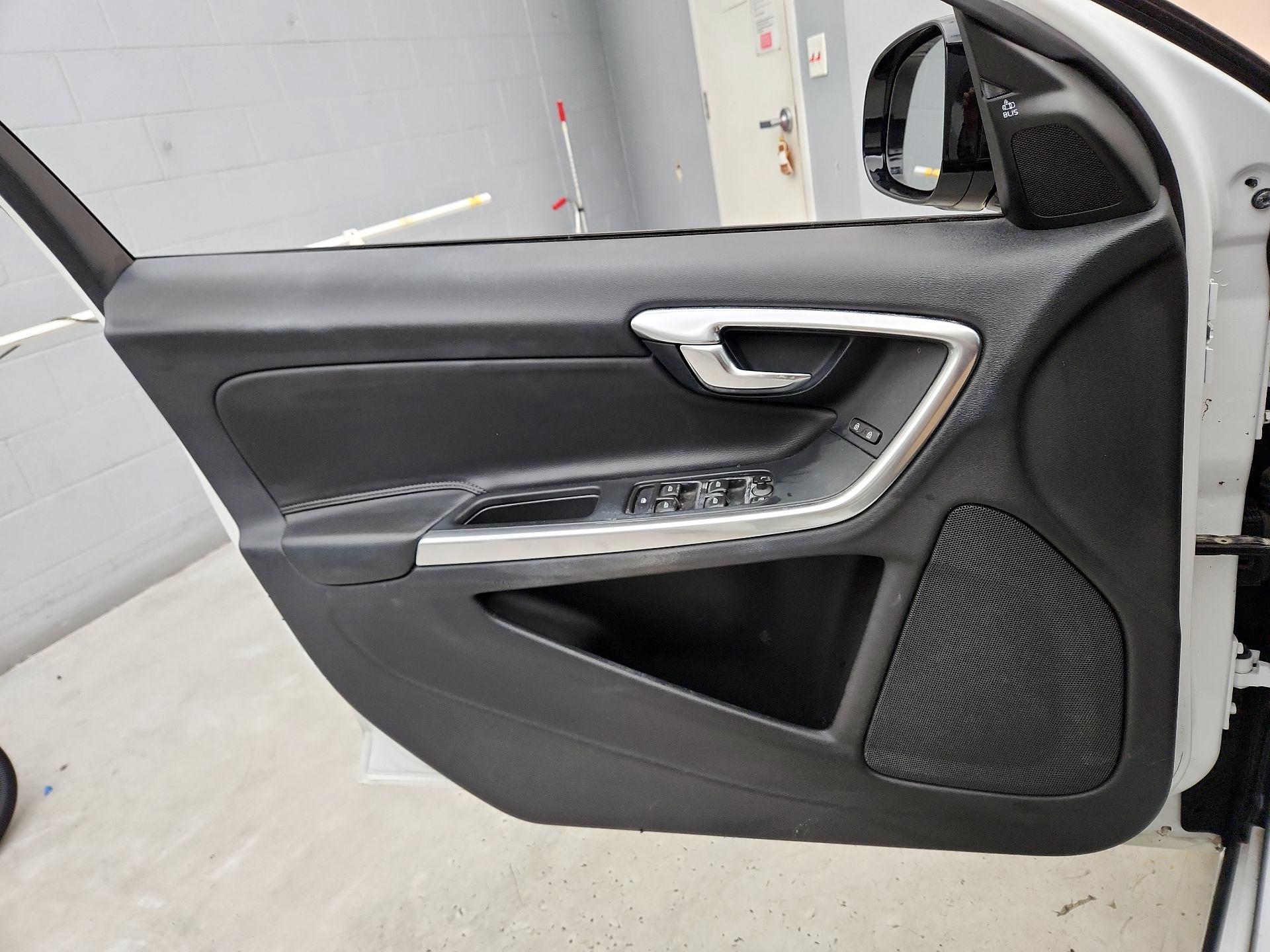 Thumbnail: 2017 Volvo S60 - 12