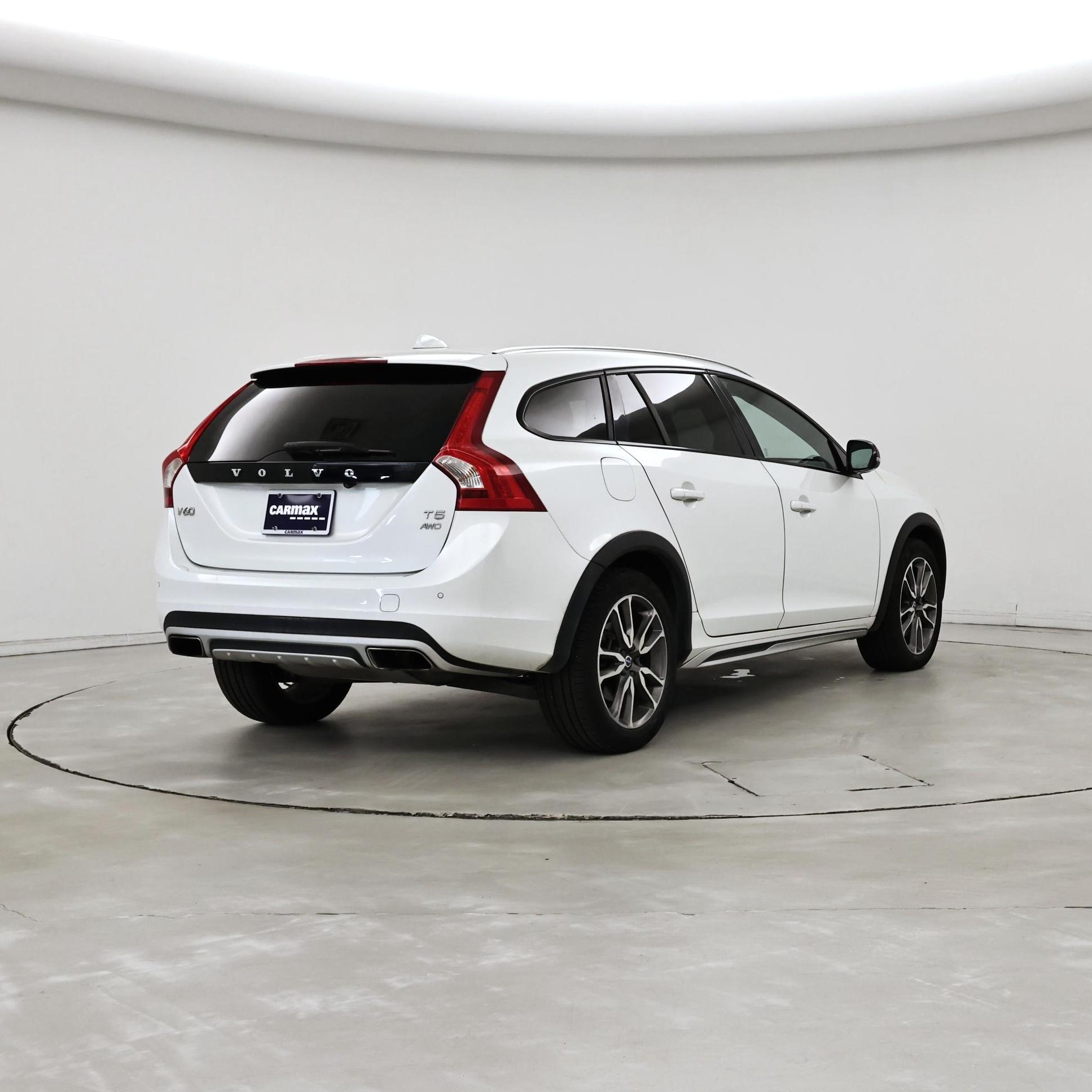 Thumbnail: 2017 Volvo S60 - 8