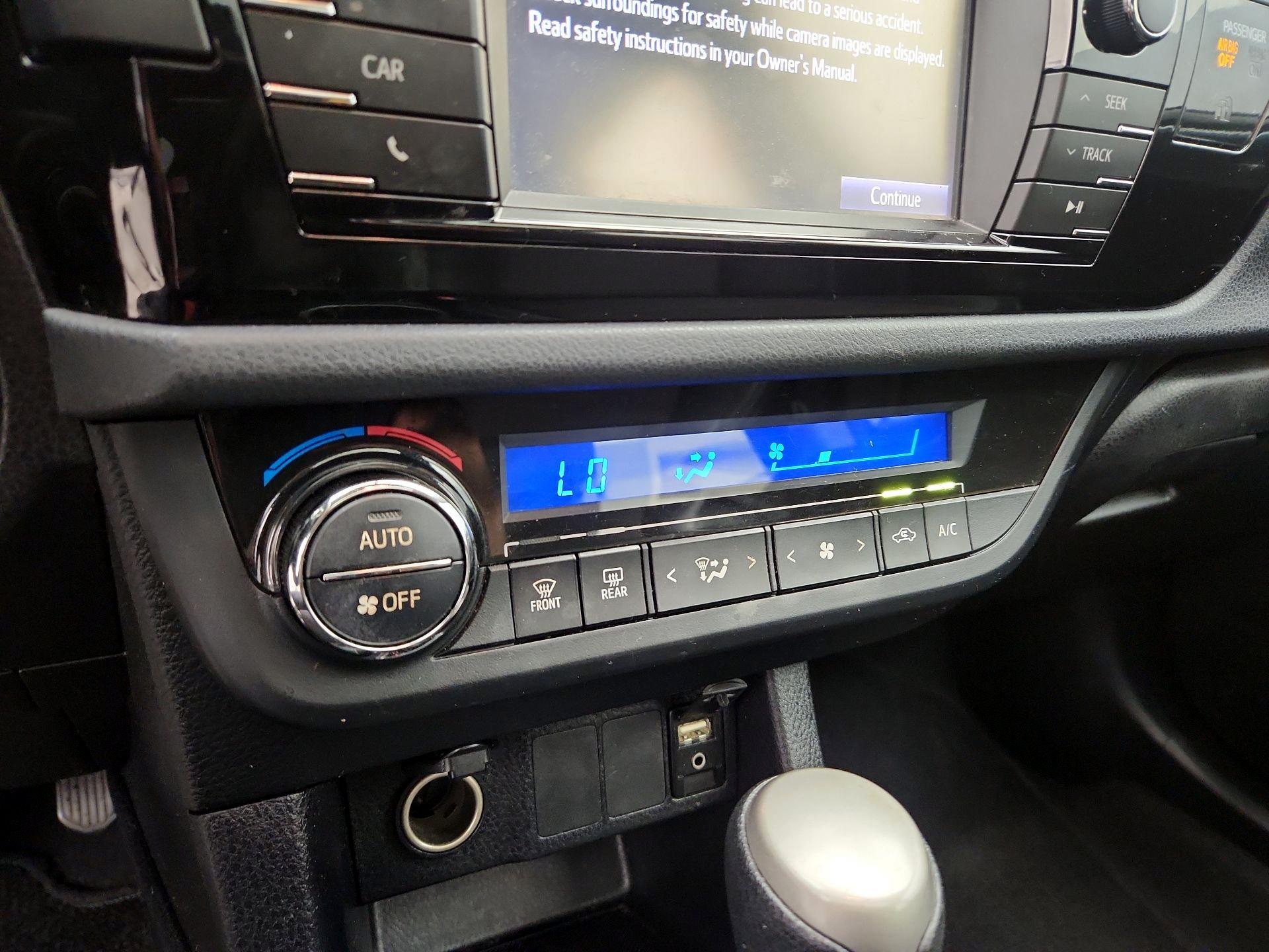 Thumbnail: 2014 Toyota Corolla - 16