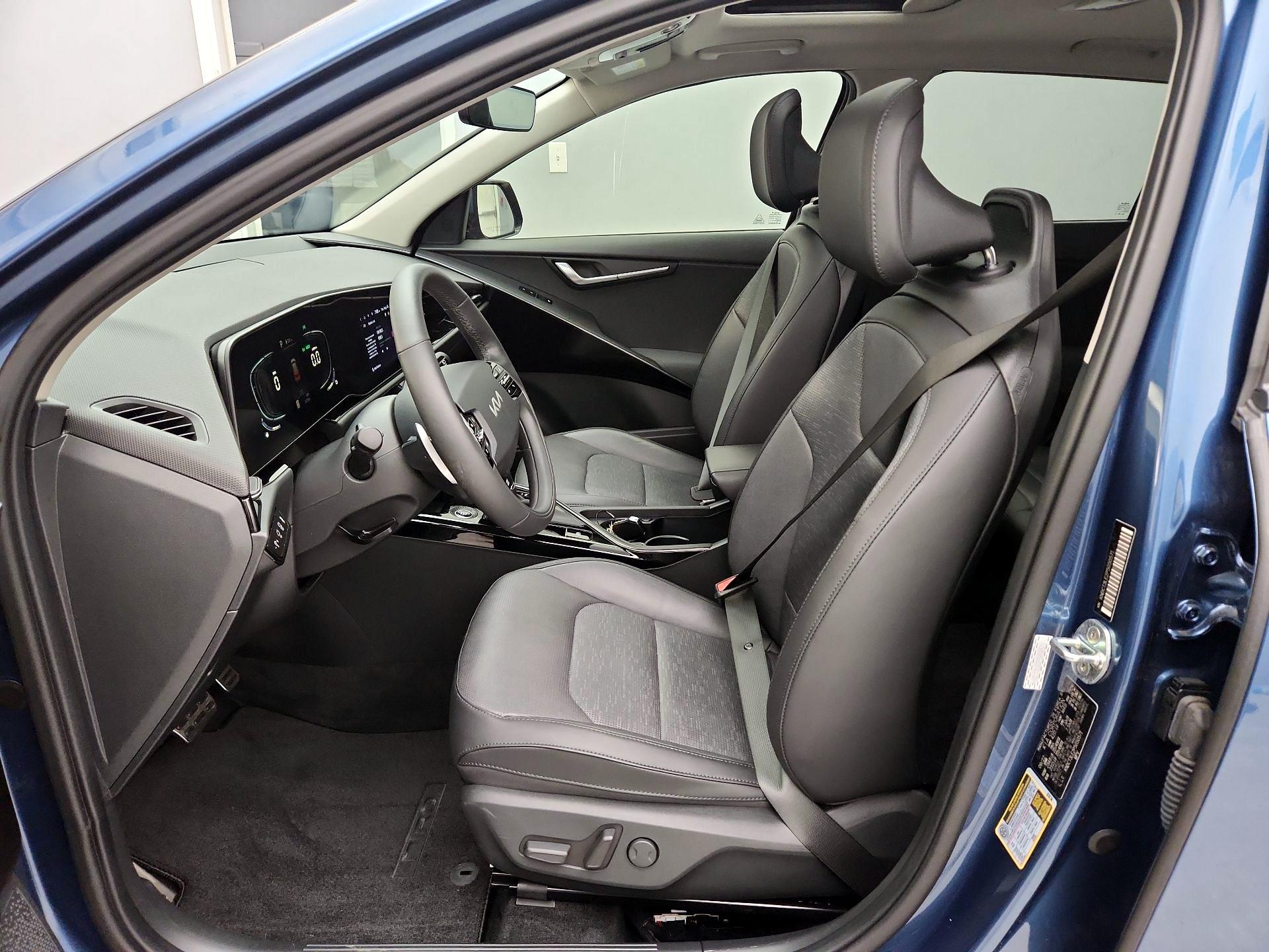 Thumbnail: 2023 Kia Niro - 9