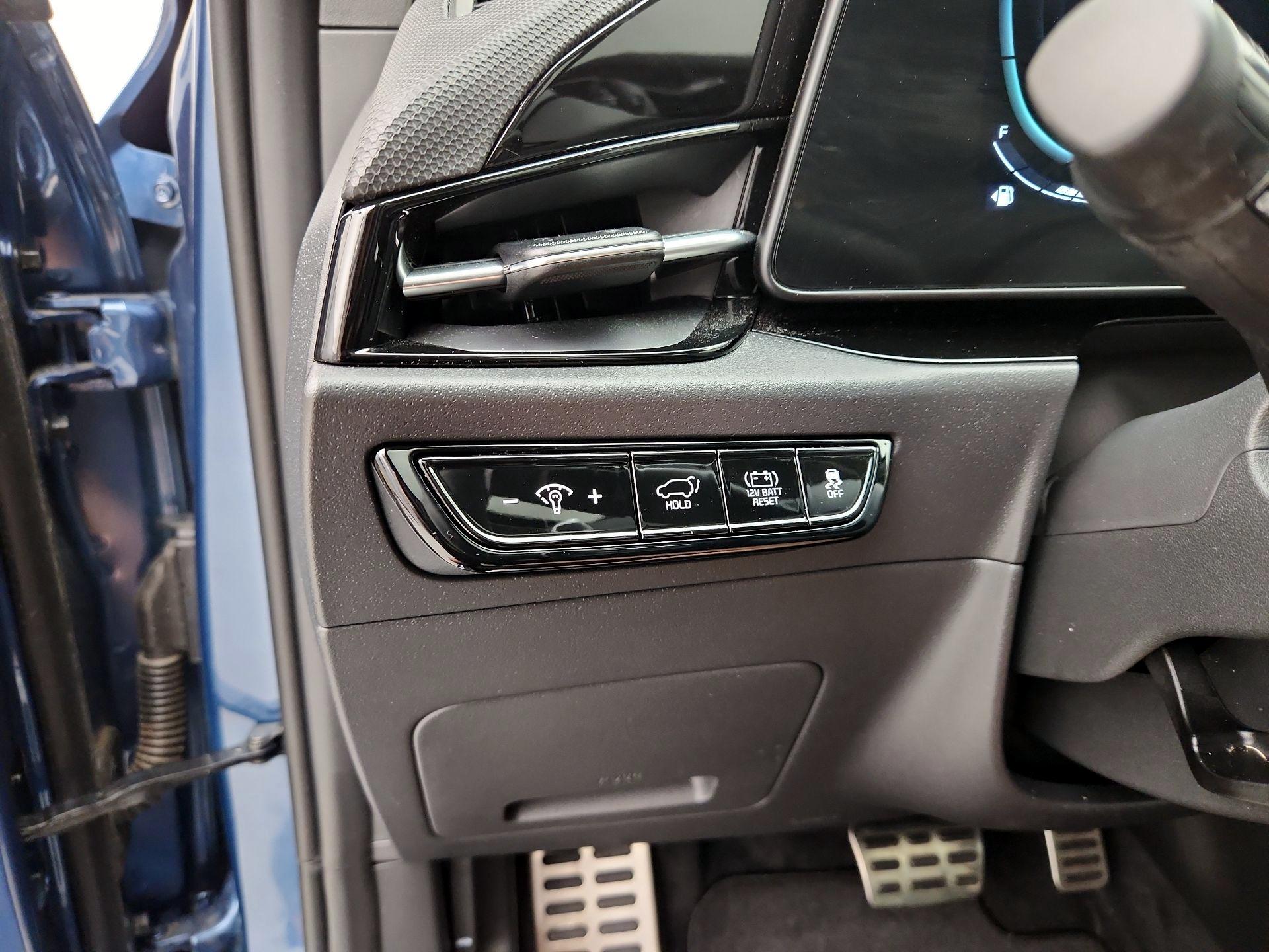 Thumbnail: 2023 Kia Niro - 11