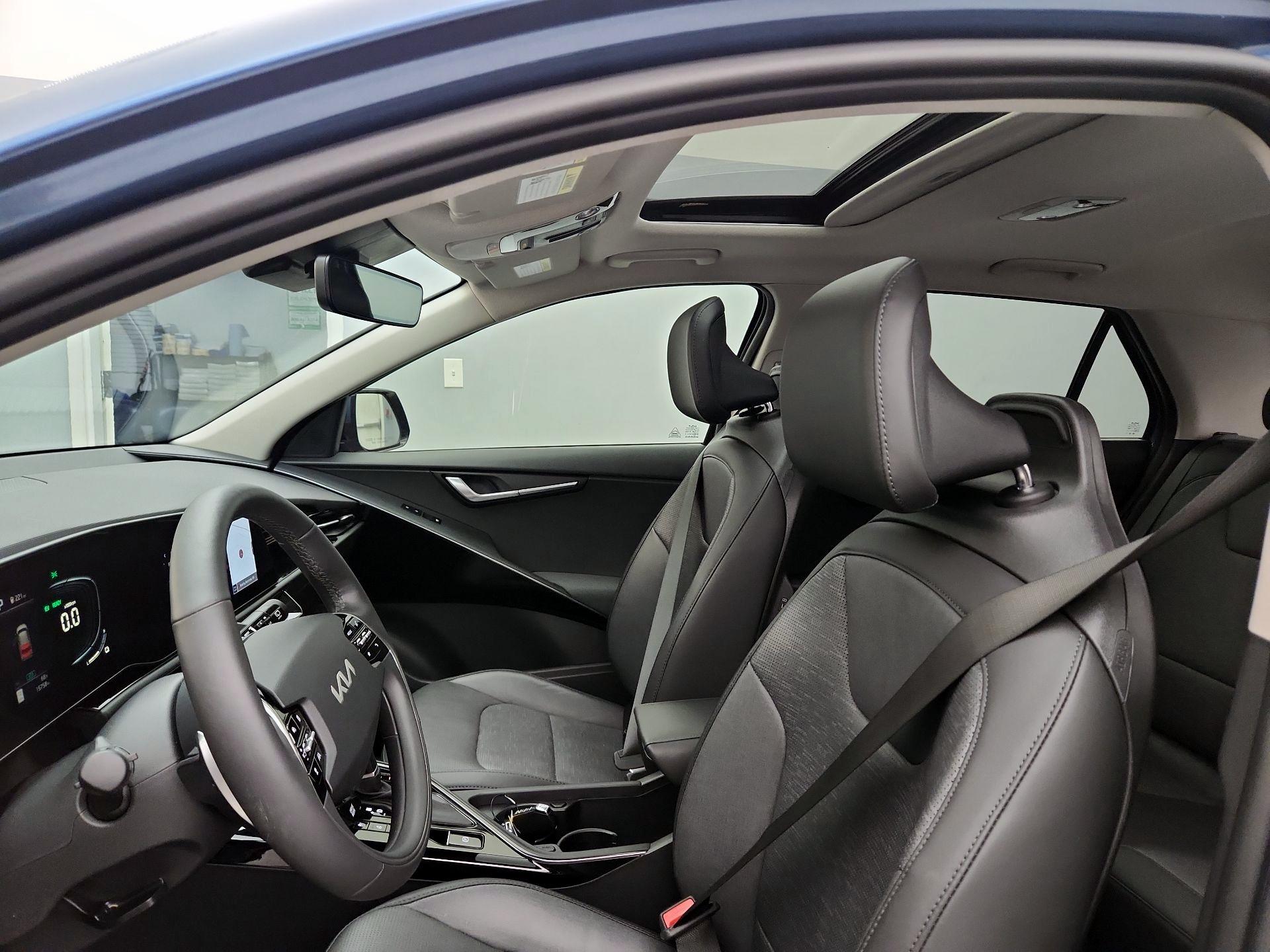 Thumbnail: 2023 Kia Niro - 18
