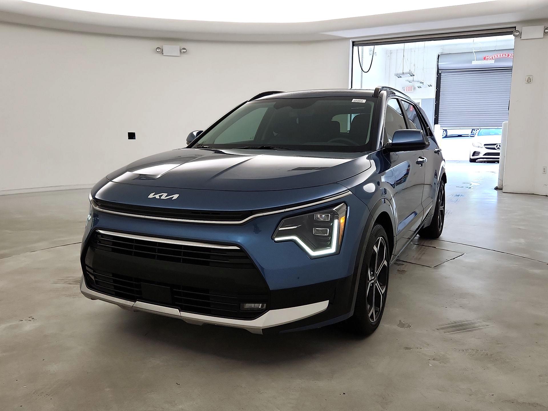 Thumbnail: 2023 Kia Niro - 3