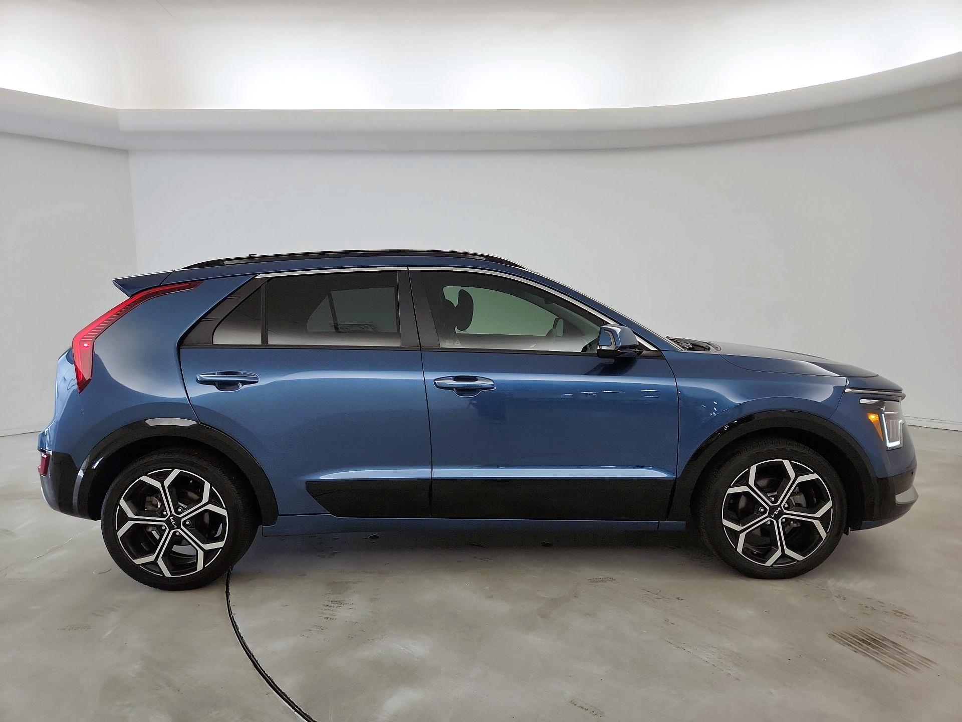 Thumbnail: 2023 Kia Niro - 4