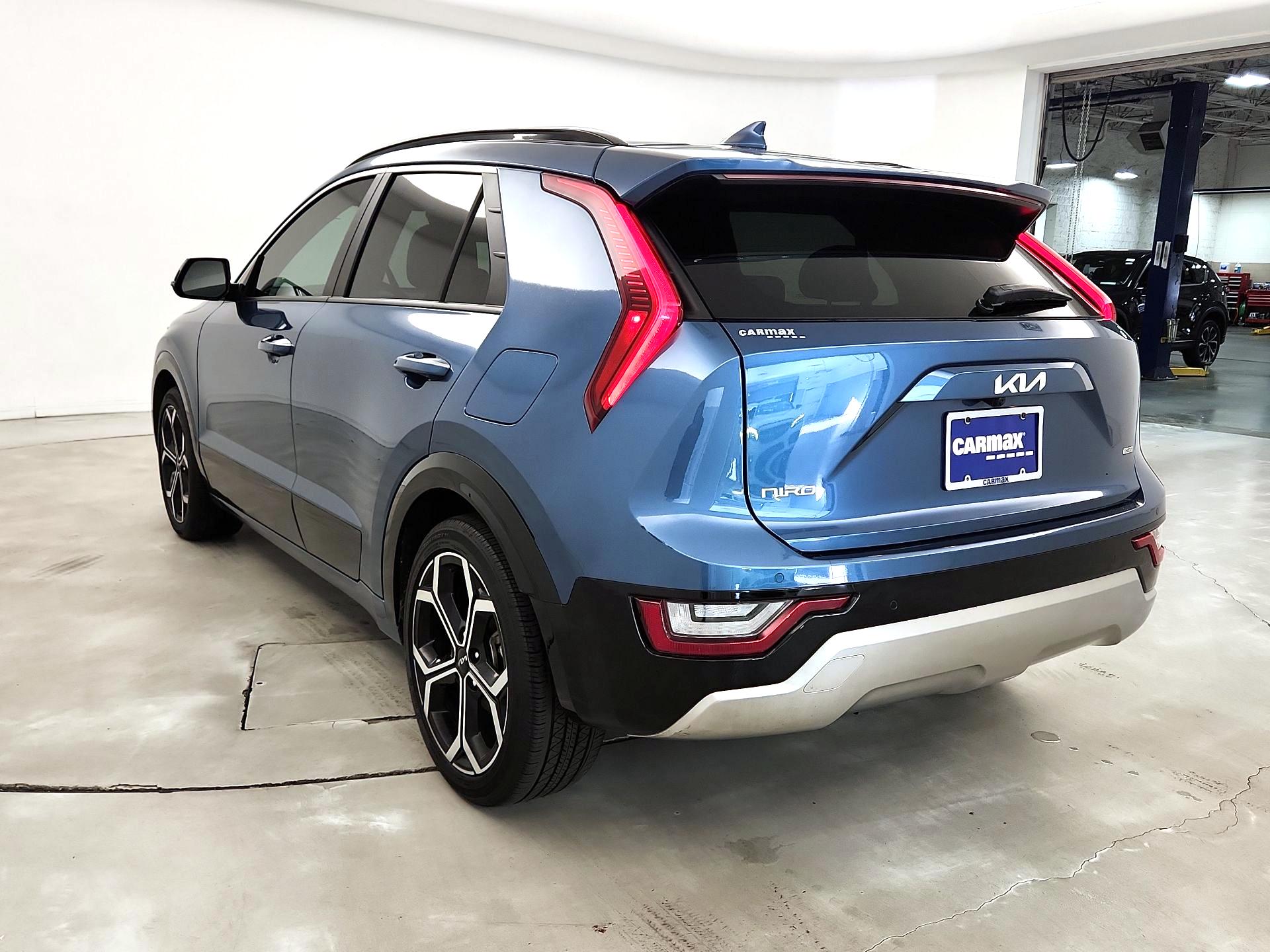 Thumbnail: 2023 Kia Niro - 7