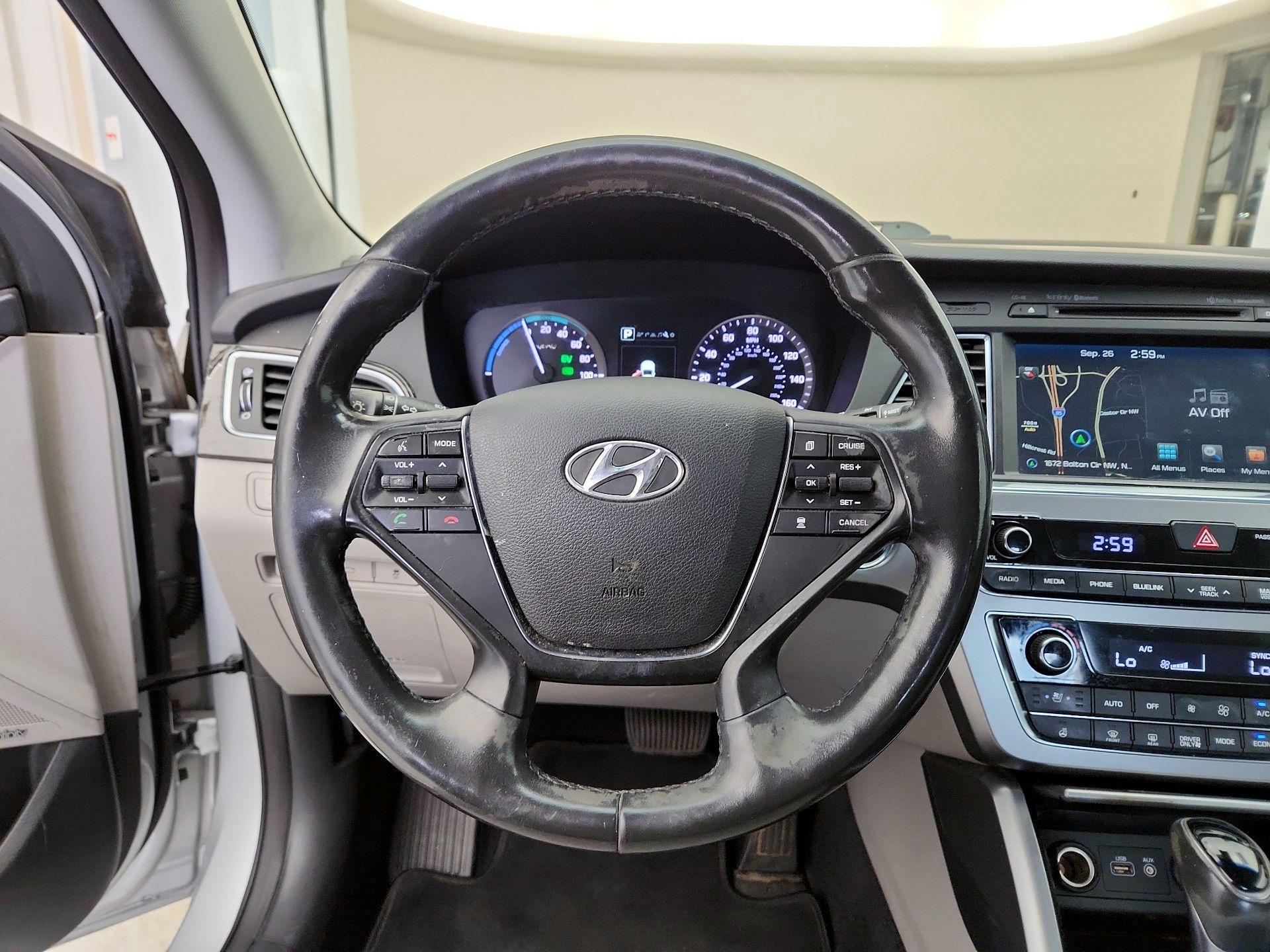 Thumbnail: 2016 Hyundai Sonata - 10