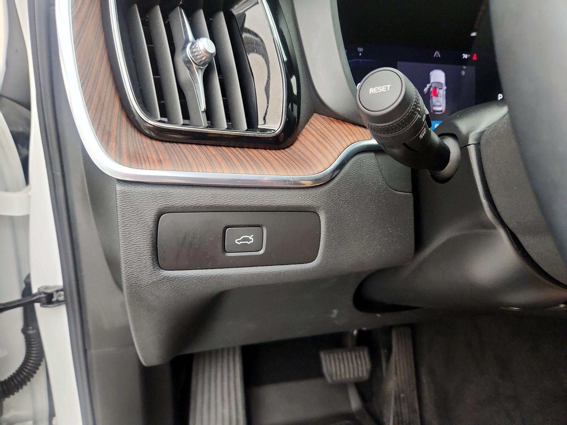 Thumbnail: 2024 Volvo XC60 - 13
