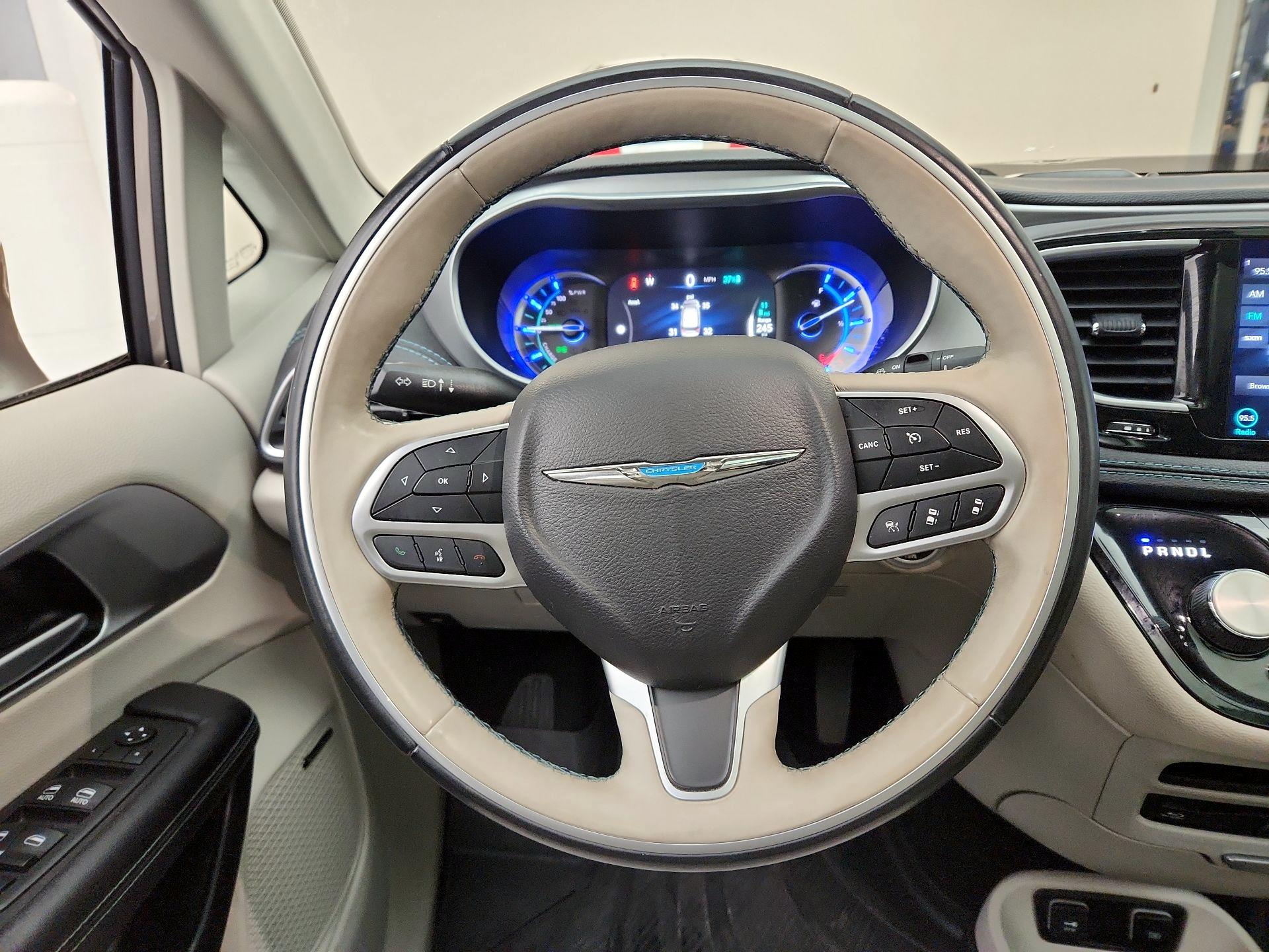 Thumbnail: 2018 Chrysler Pacifica - 10