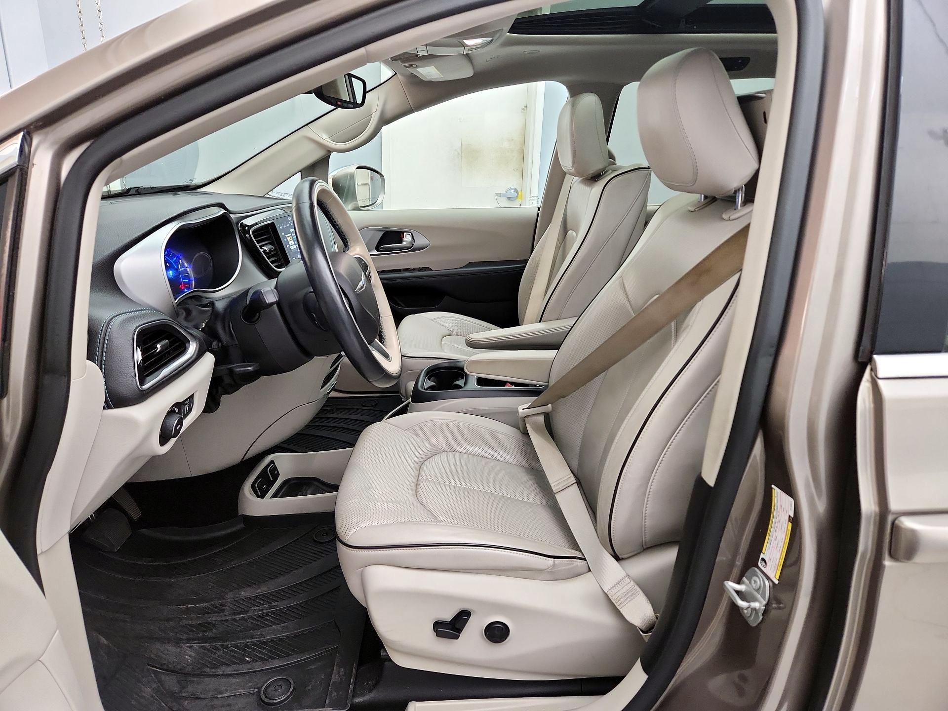 Thumbnail: 2018 Chrysler Pacifica - 11