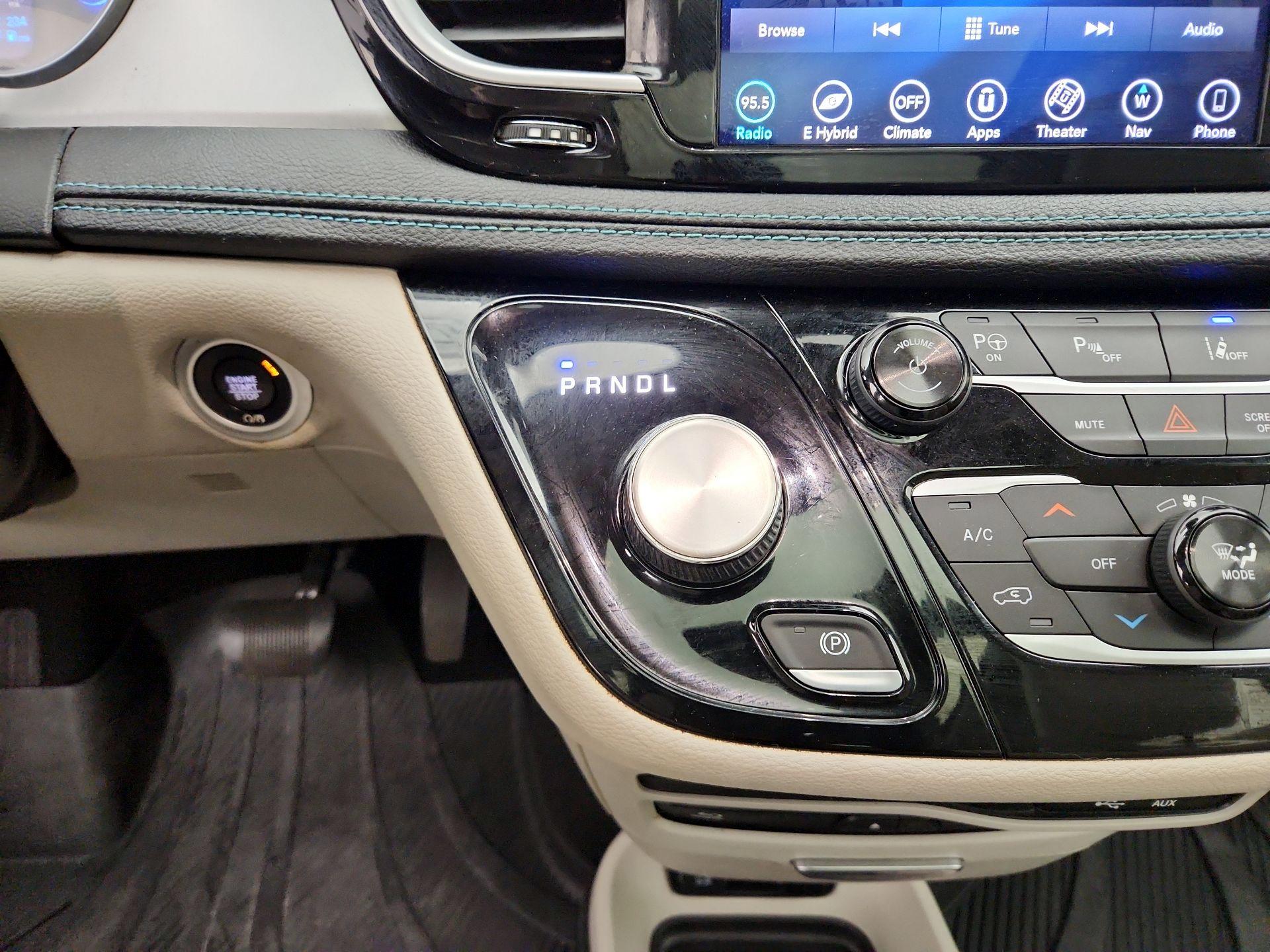 Thumbnail: 2018 Chrysler Pacifica - 18