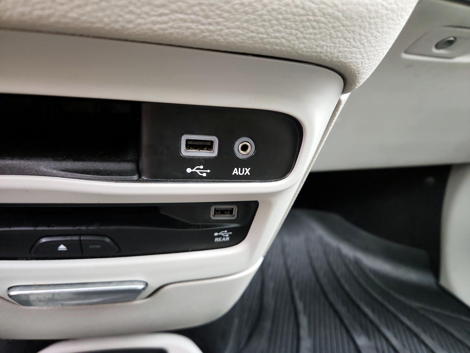 Thumbnail: 2018 Chrysler Pacifica - 19