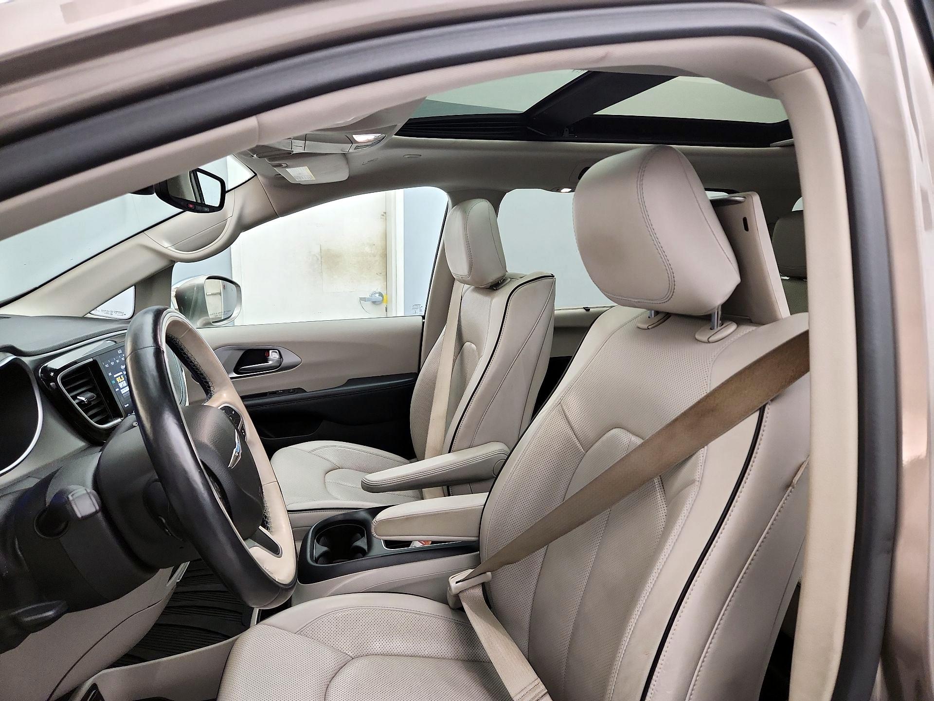 Thumbnail: 2018 Chrysler Pacifica - 20