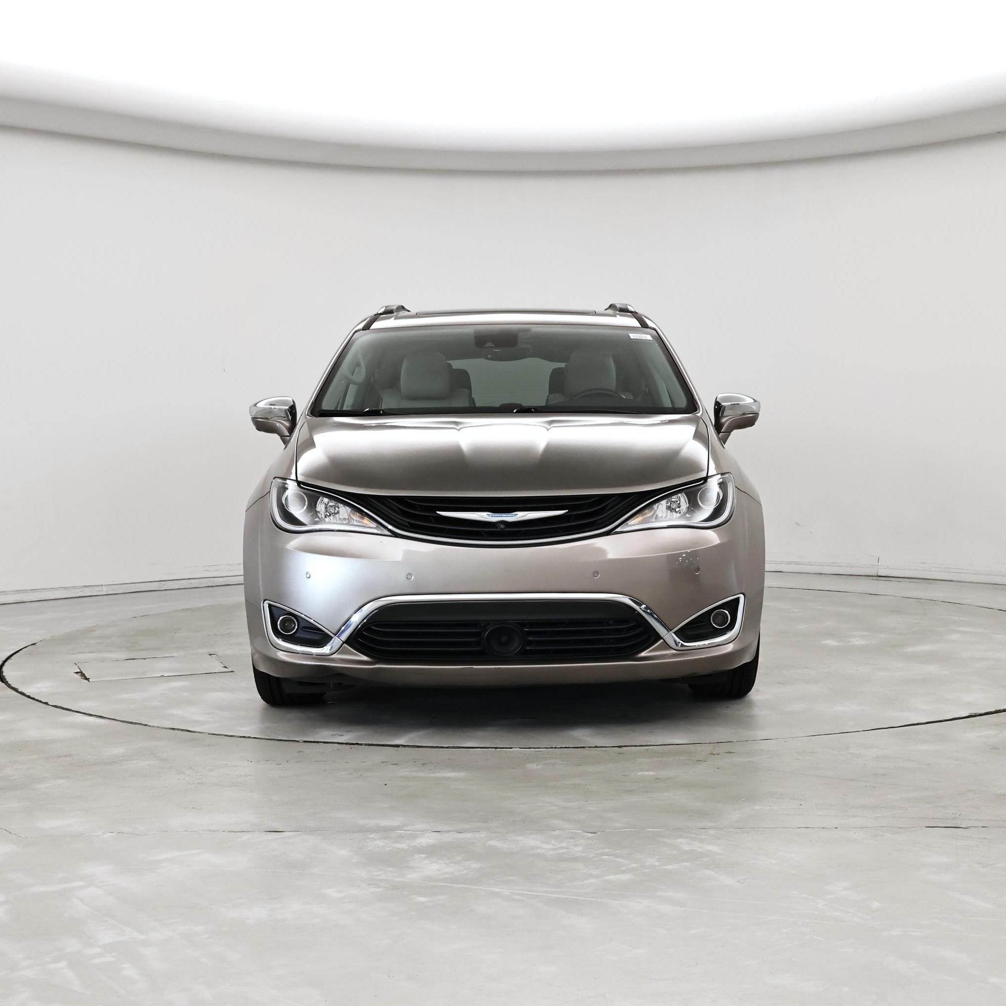 Thumbnail: 2018 Chrysler Pacifica - 5