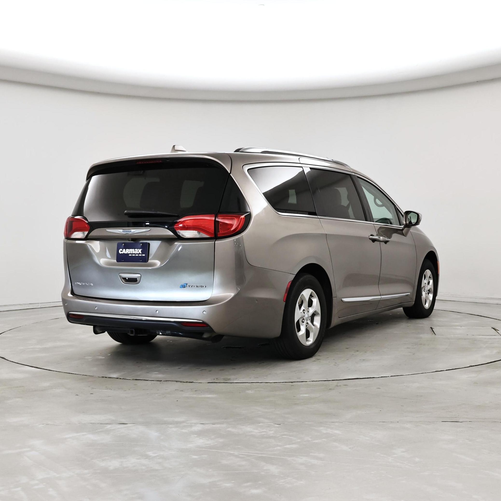 Thumbnail: 2018 Chrysler Pacifica - 8