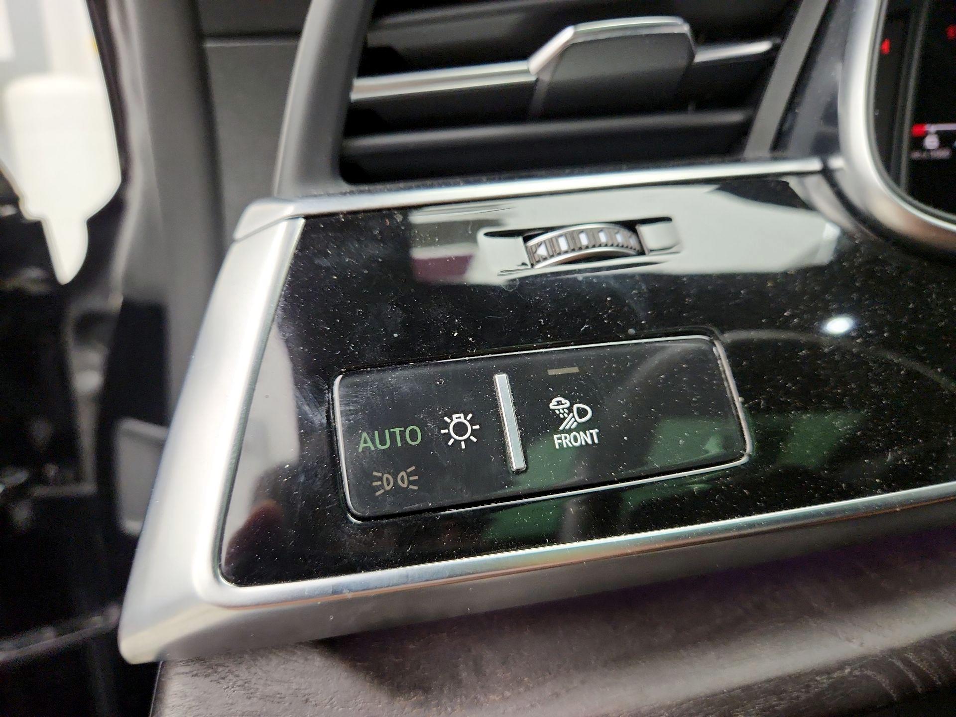 Thumbnail: 2021 Audi Q8 - 13