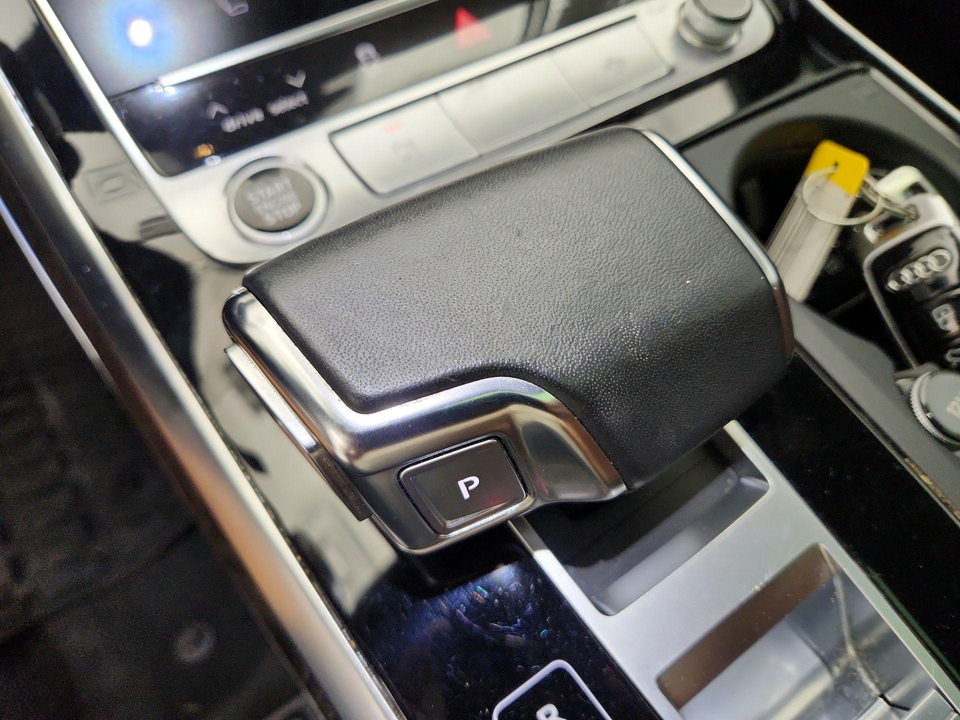 Thumbnail: 2021 Audi Q8 - 17