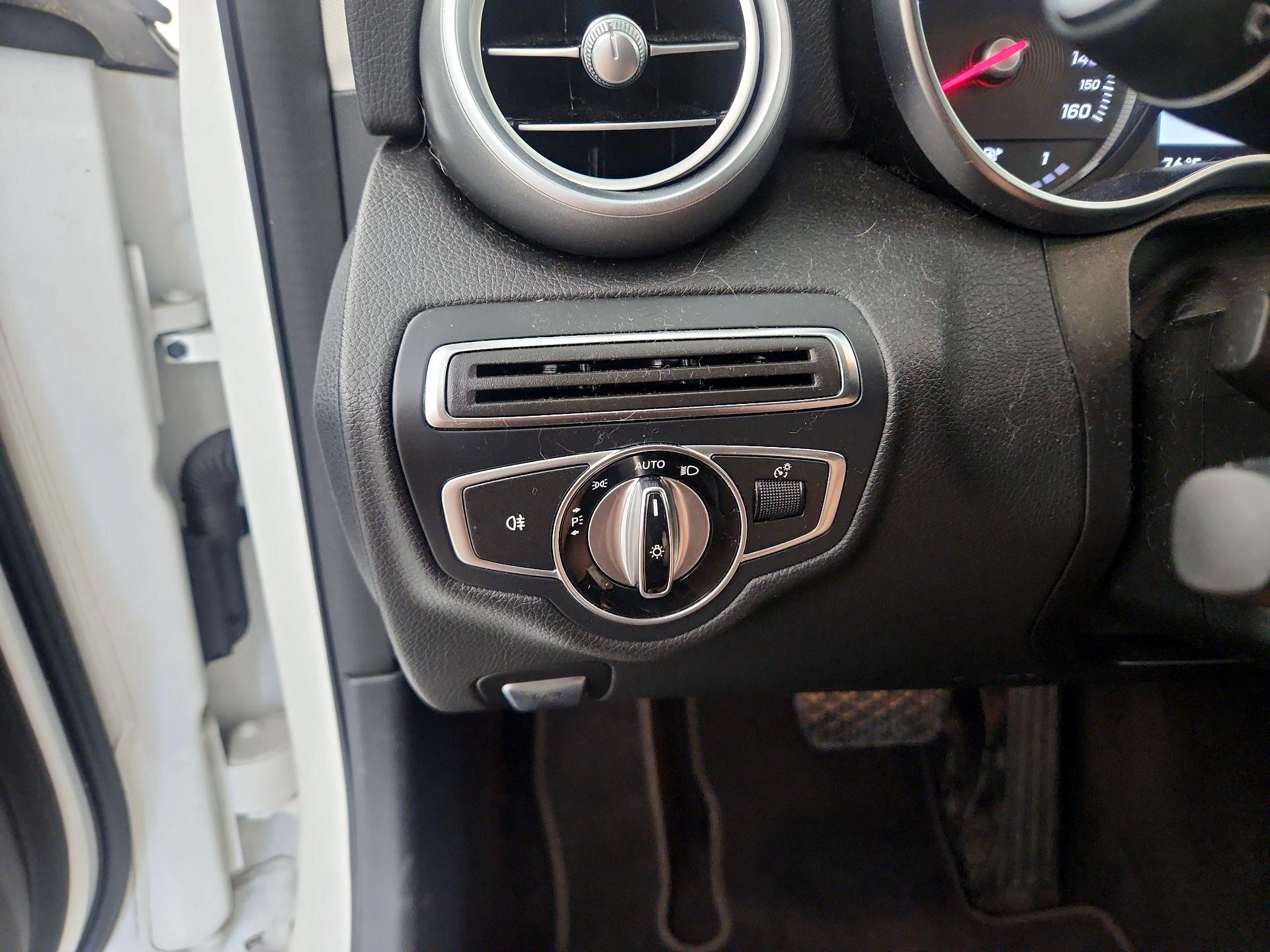 Thumbnail: 2015 Mercedes-Benz C-Class - 13
