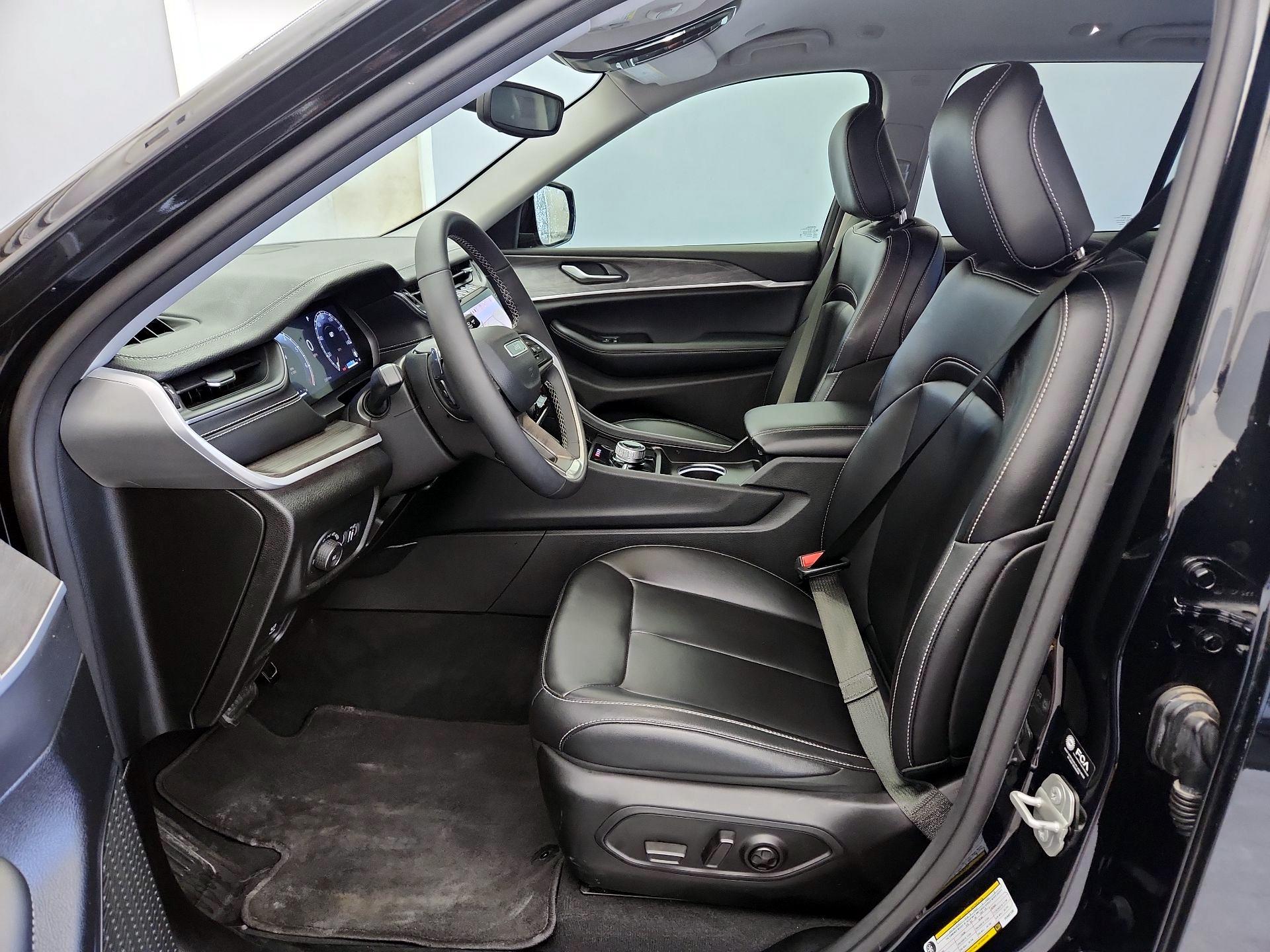 Thumbnail: 2023 Jeep Grand Cherokee - 11