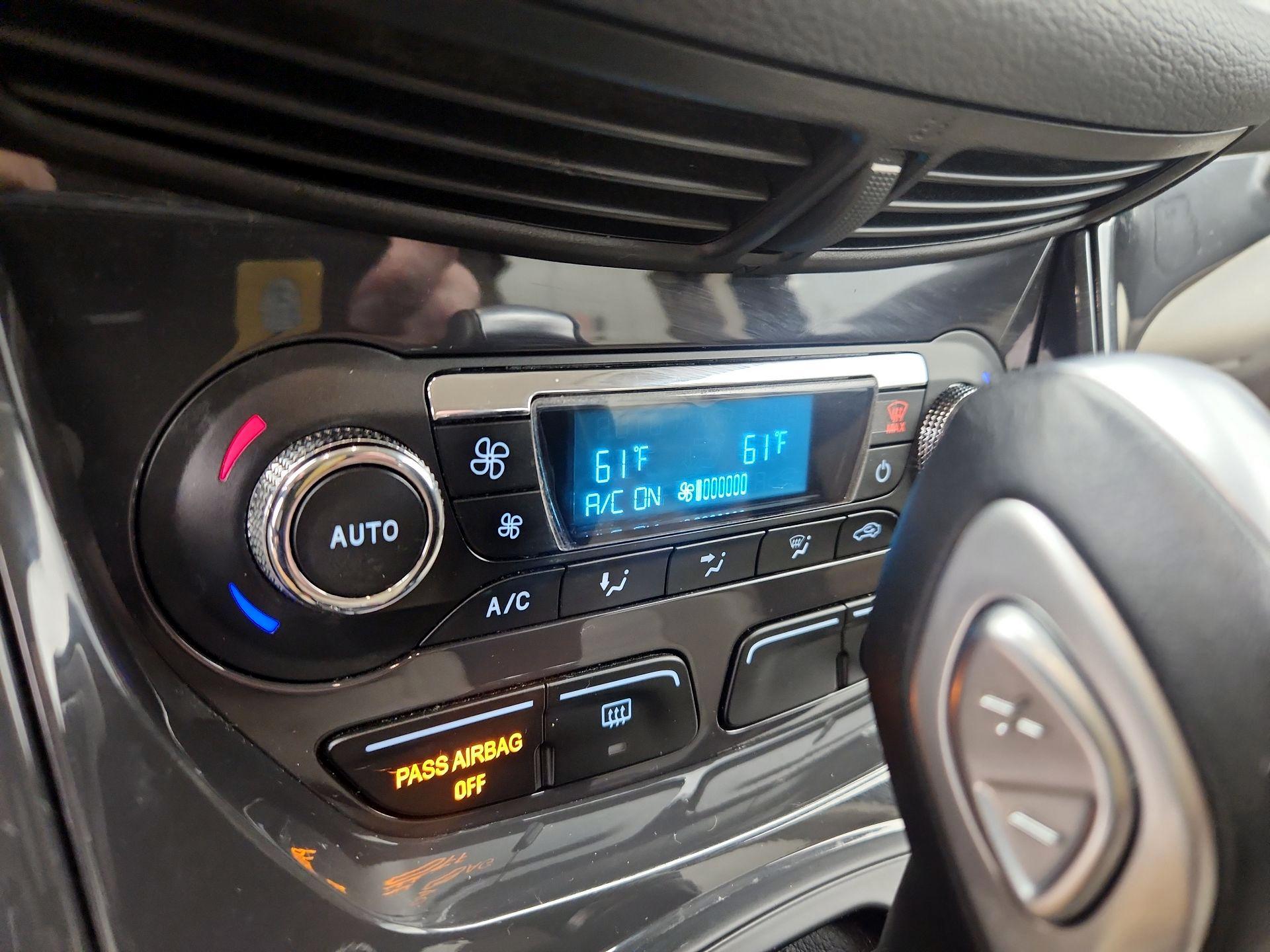 Thumbnail: 2015 Ford Escape - 17