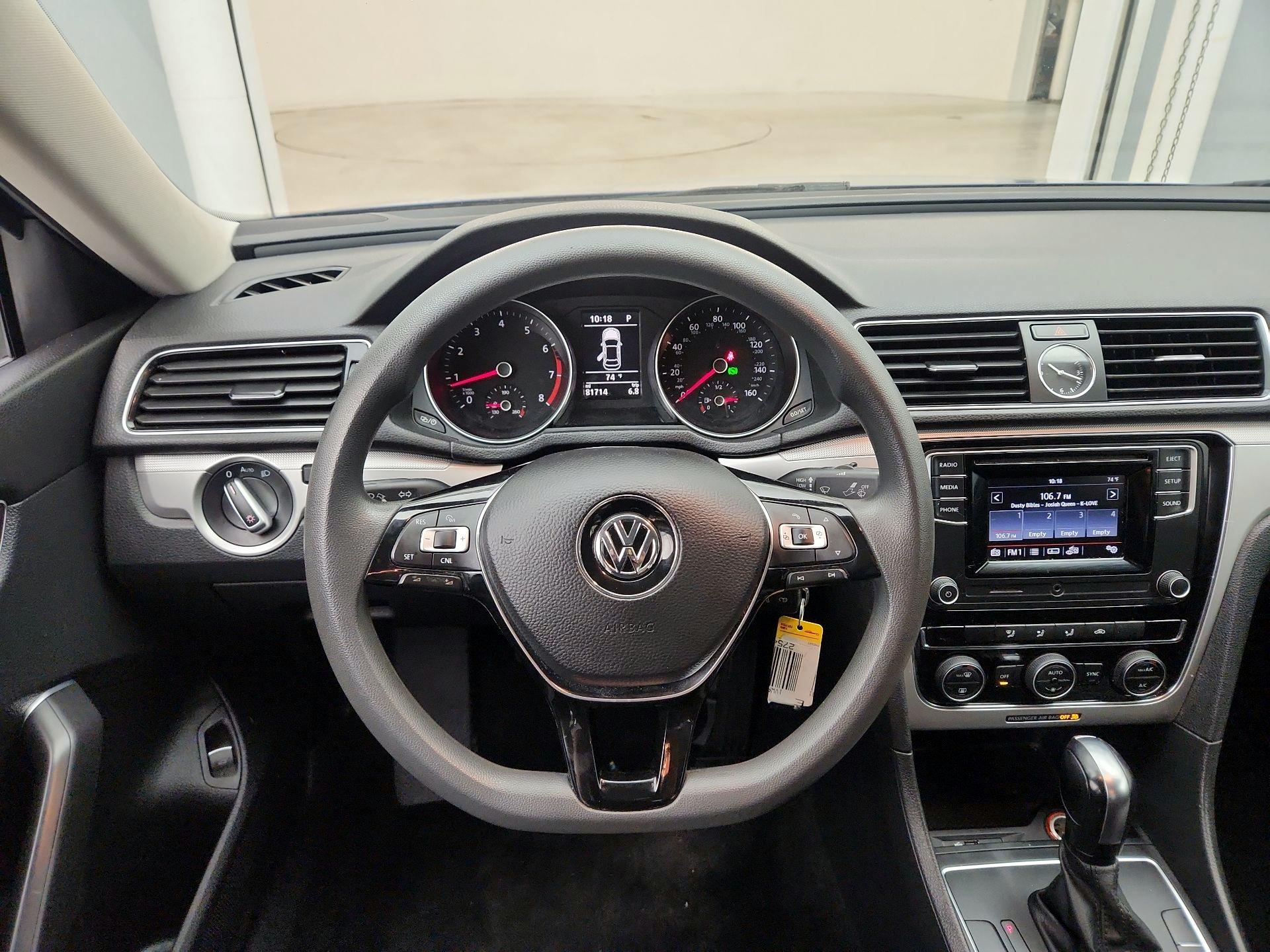 Thumbnail: 2017 Volkswagen Passat - 10