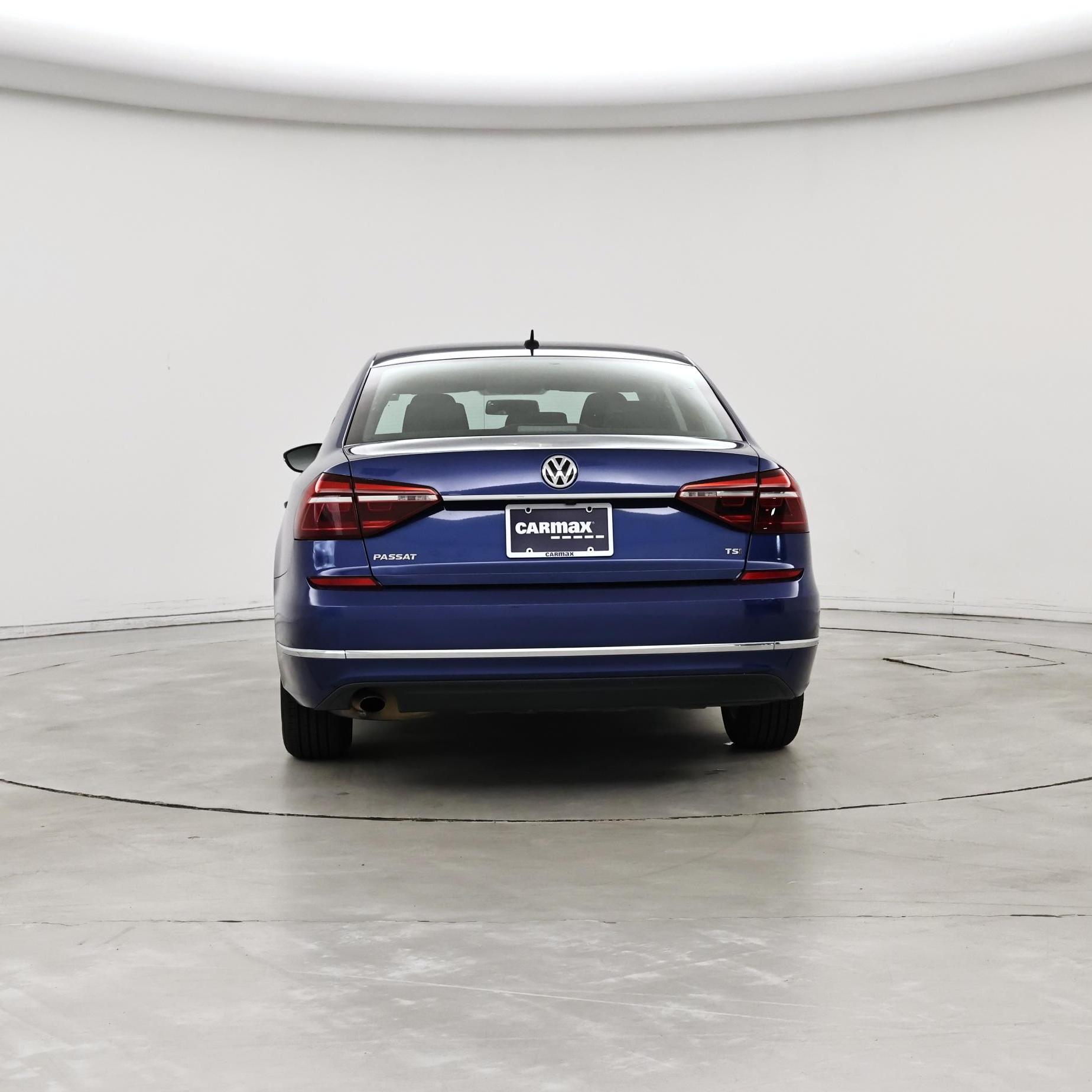 Thumbnail: 2017 Volkswagen Passat - 6