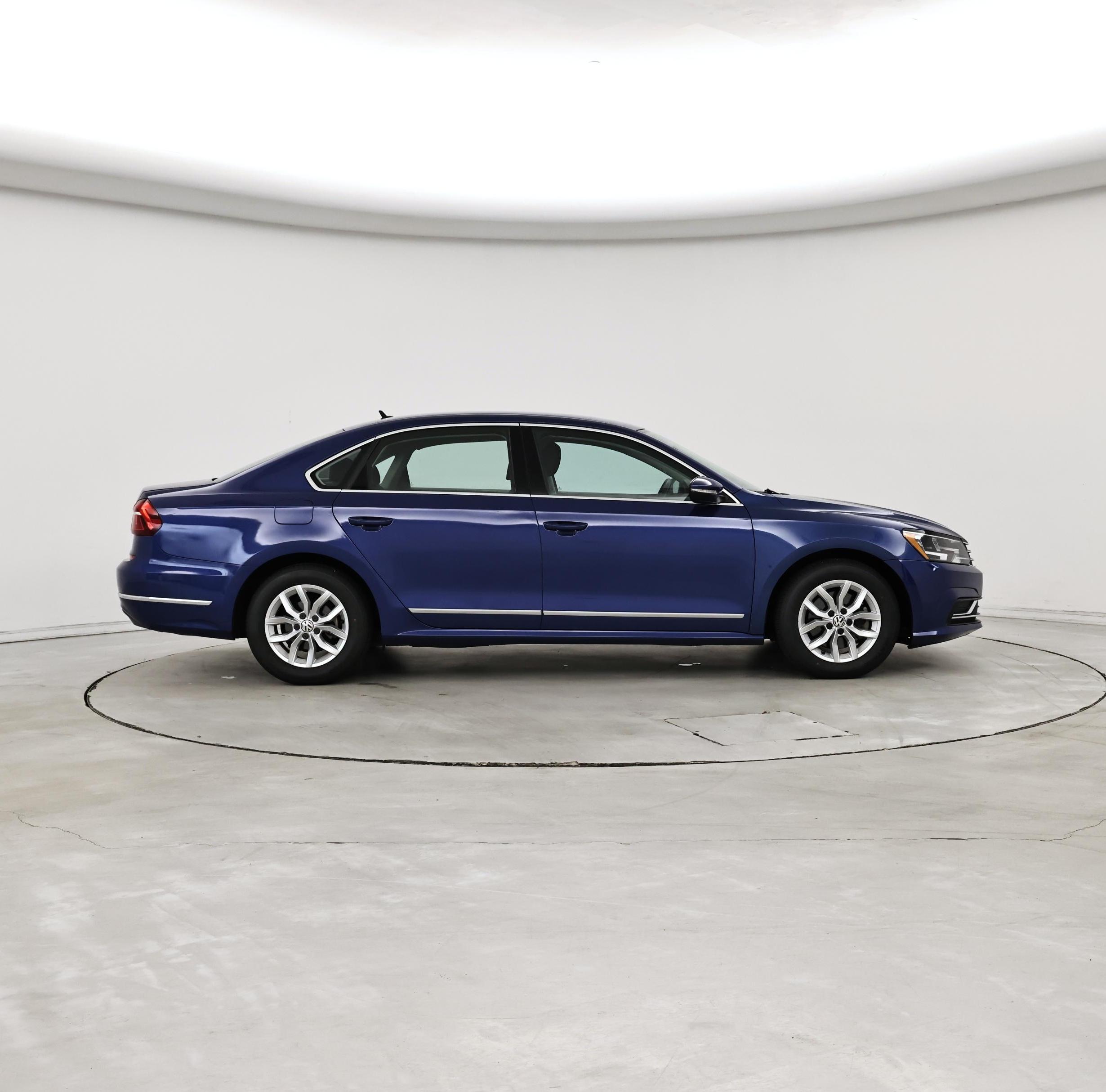 Thumbnail: 2017 Volkswagen Passat - 7