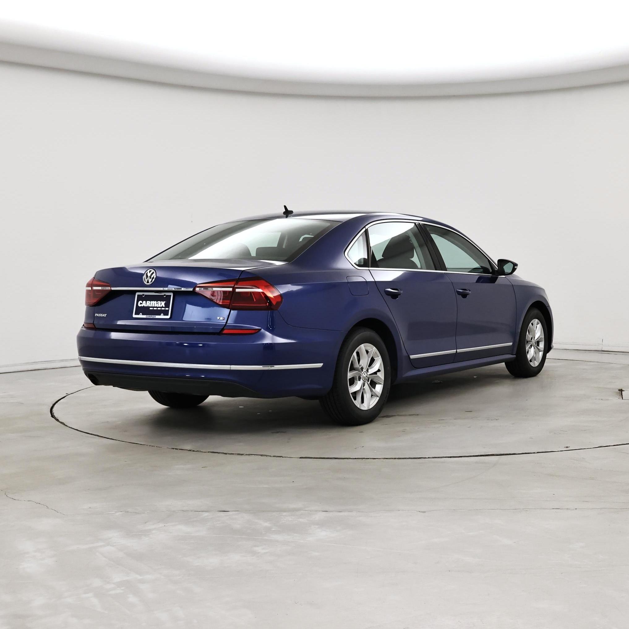 Thumbnail: 2017 Volkswagen Passat - 8