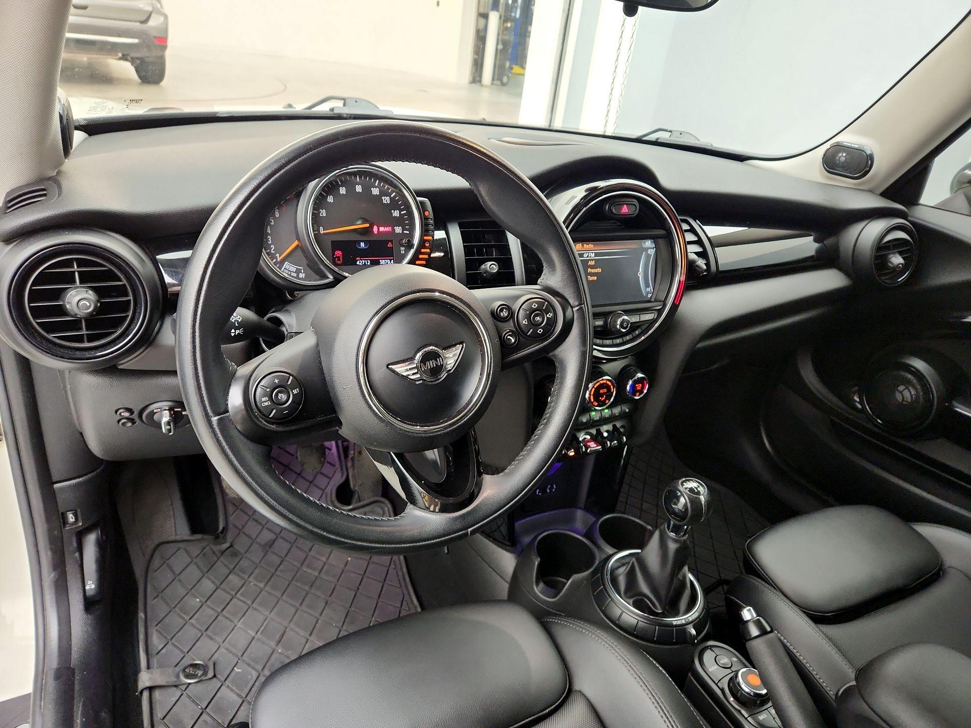 Thumbnail: 2016 MINI Cooper Hardtop - 9