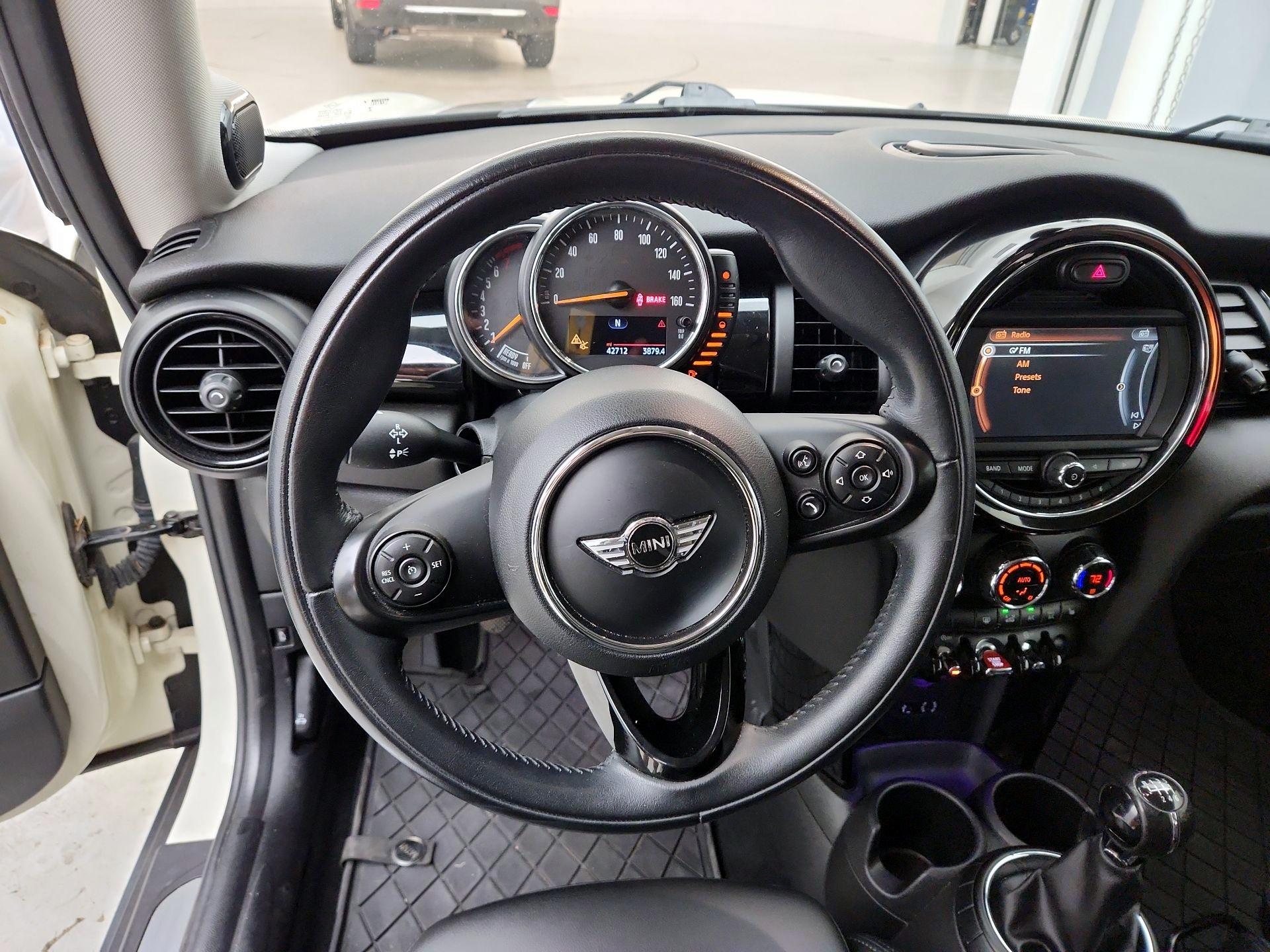 Thumbnail: 2016 MINI Cooper Hardtop - 10