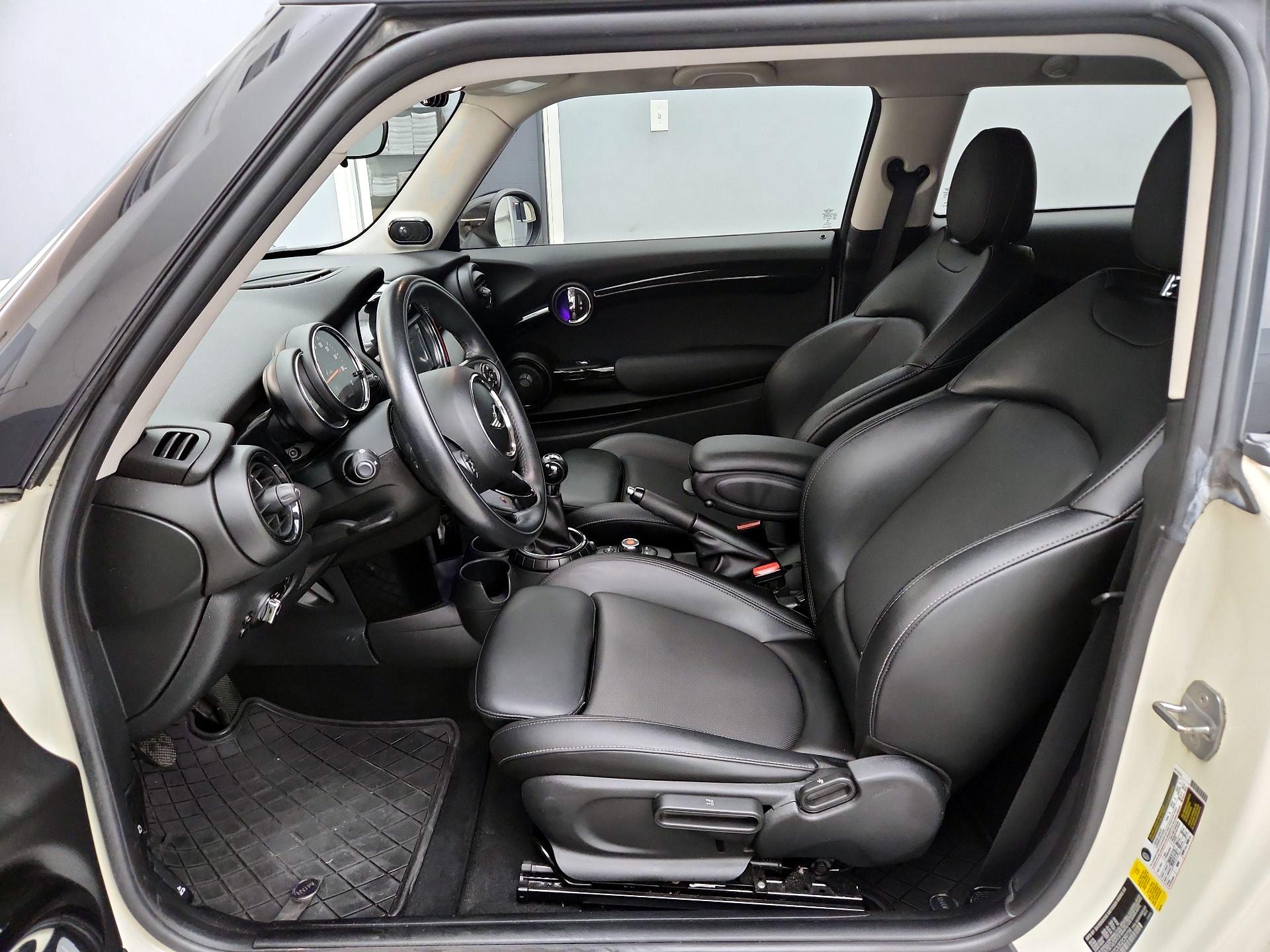 Thumbnail: 2016 MINI Cooper Hardtop - 11