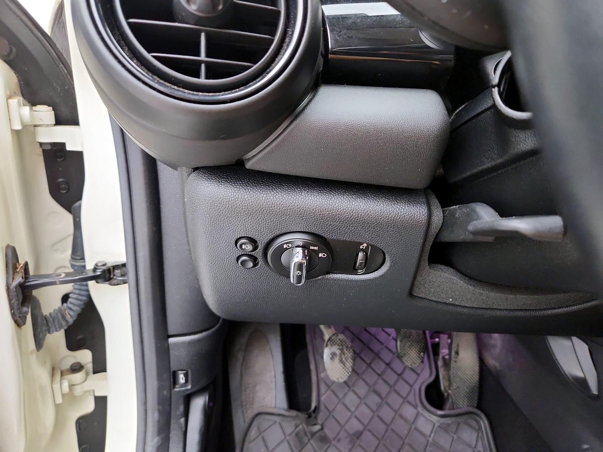 Thumbnail: 2016 MINI Cooper Hardtop - 13