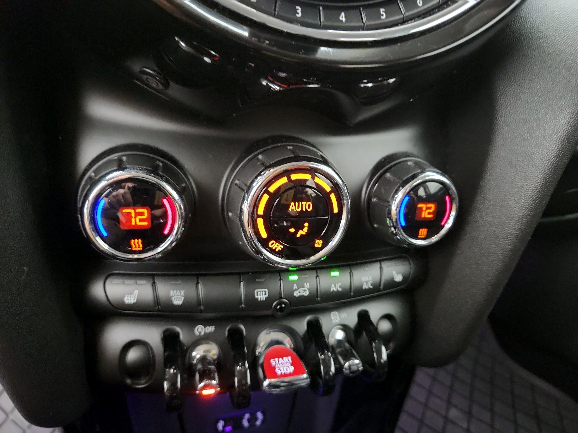 Thumbnail: 2016 MINI Cooper Hardtop - 15