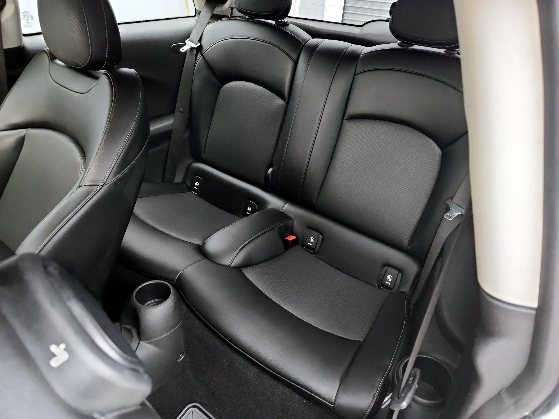 Thumbnail: 2016 MINI Cooper Hardtop - 18