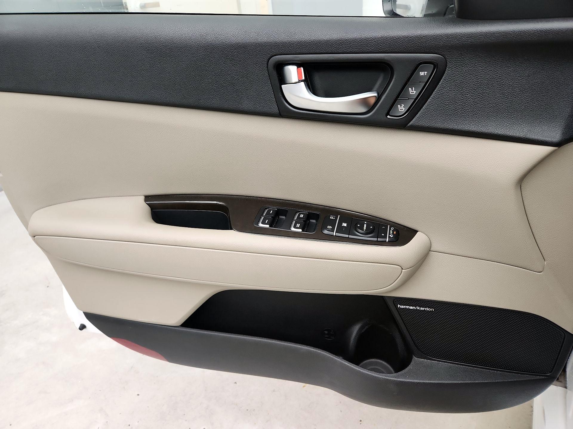 Thumbnail: 2016 Kia Optima - 12