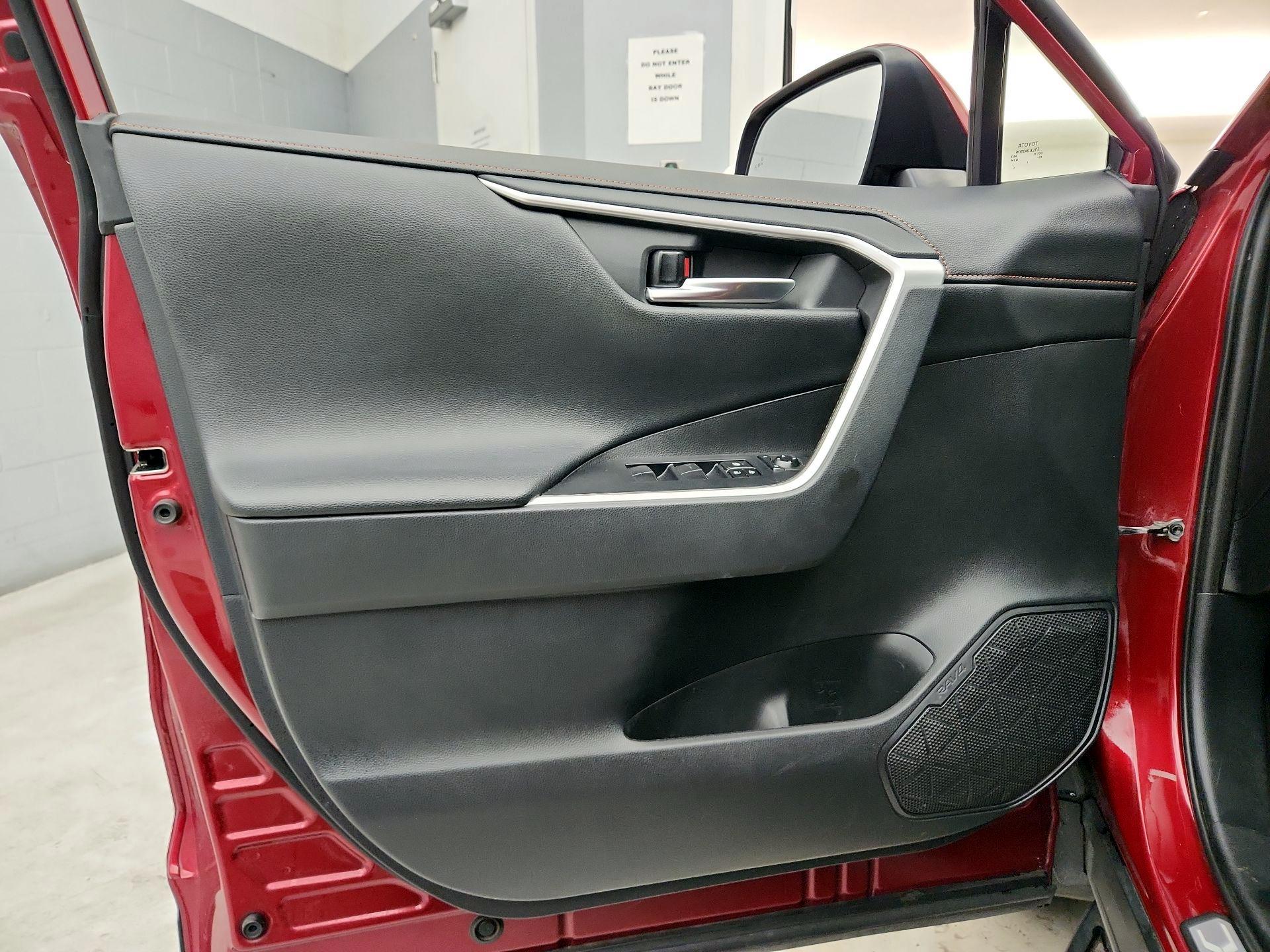 Thumbnail: 2019 Toyota RAV4 - 12