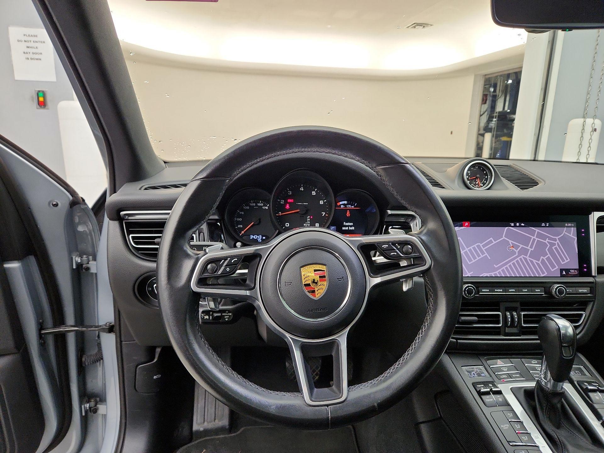 Thumbnail: 2020 Porsche Macan - 10