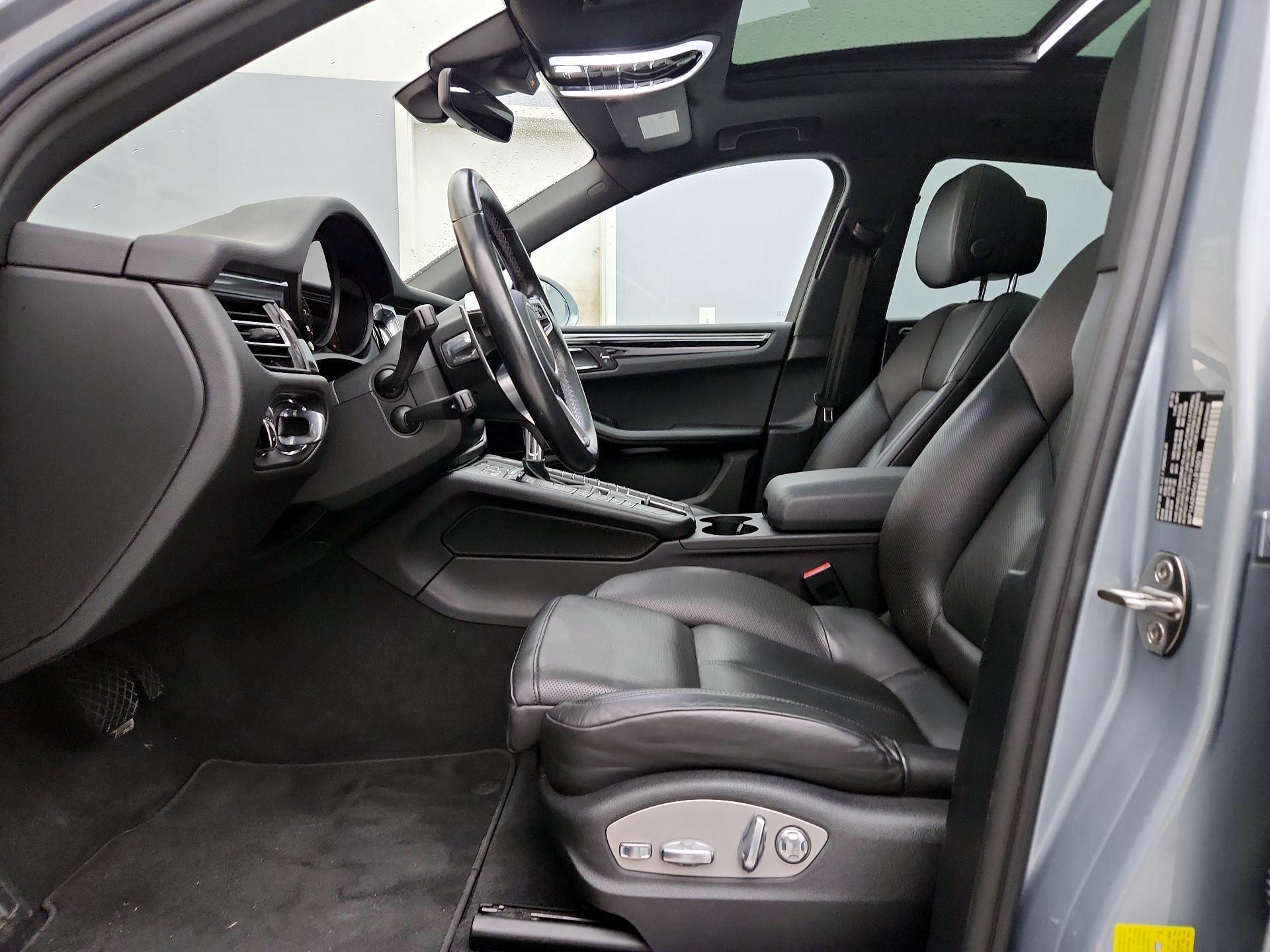 Thumbnail: 2020 Porsche Macan - 11